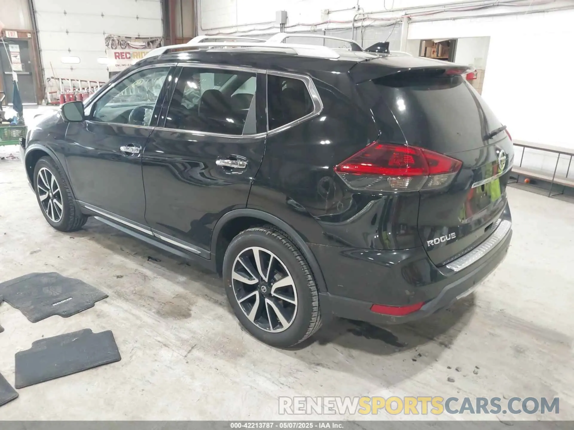 3 Photograph of a damaged car 5N1AT2MV7KC809442 NISSAN ROGUE 2019