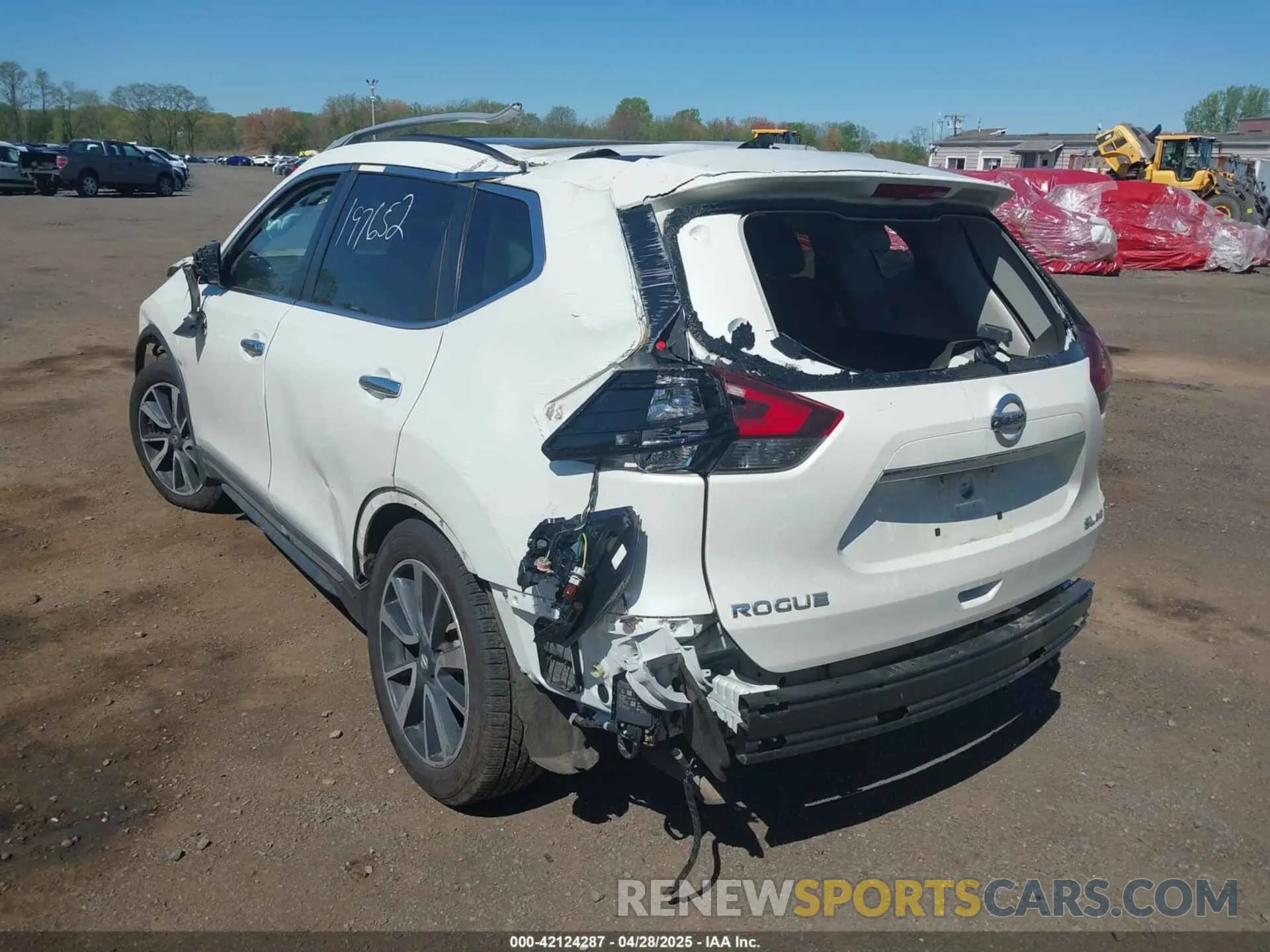 17 Photograph of a damaged car 5N1AT2MV8KC728532 NISSAN ROGUE 2019