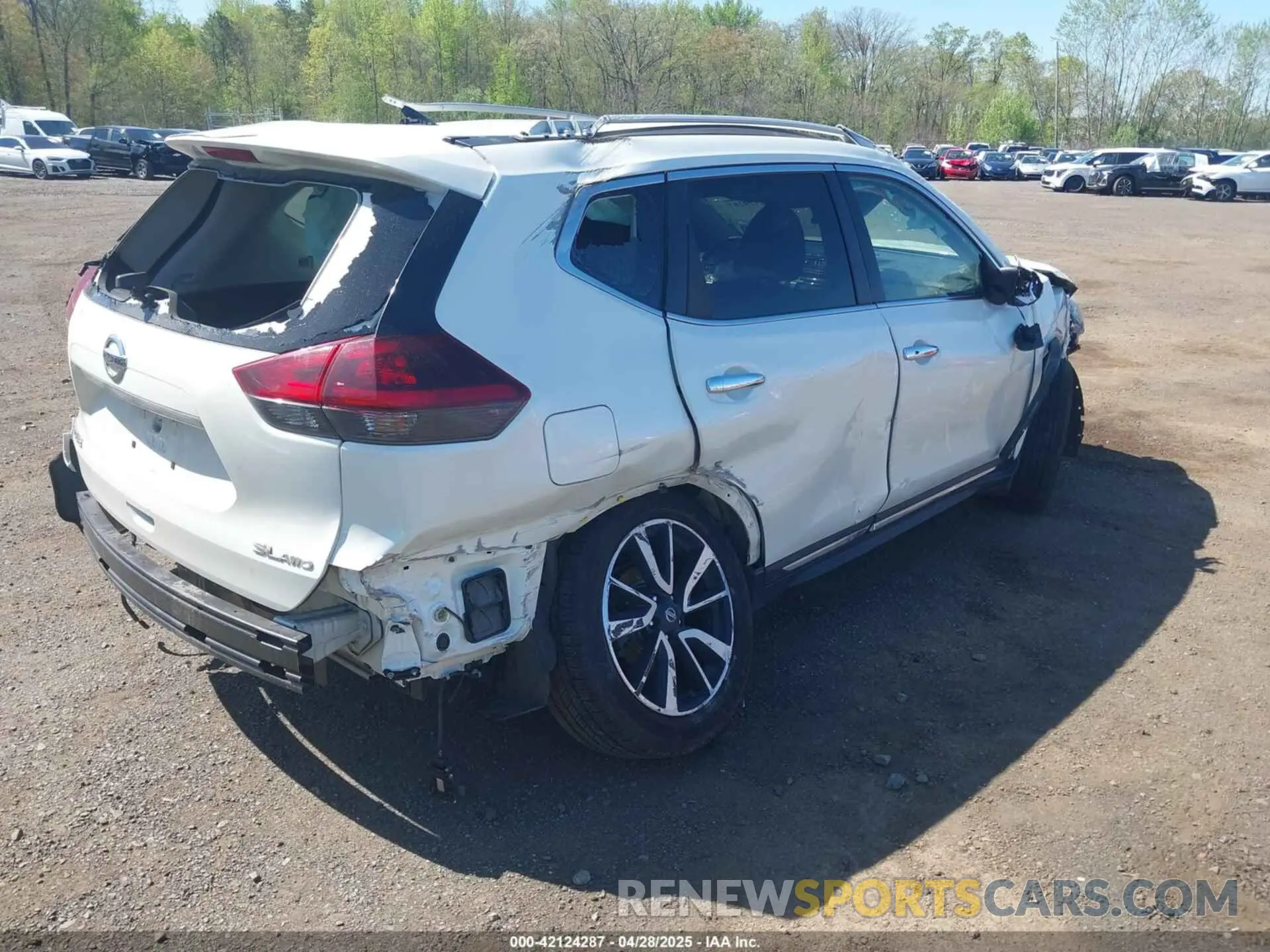 4 Photograph of a damaged car 5N1AT2MV8KC728532 NISSAN ROGUE 2019