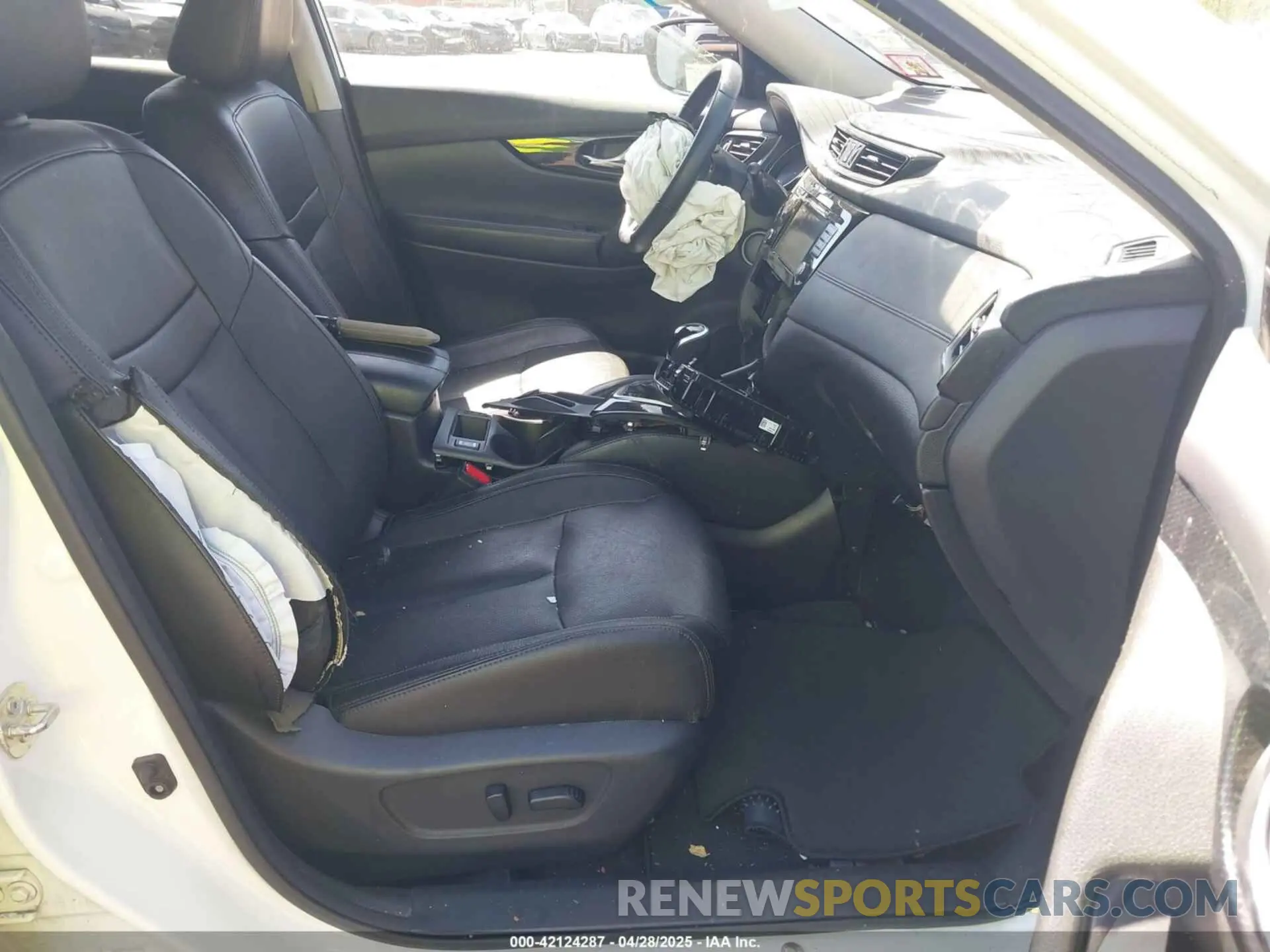 5 Photograph of a damaged car 5N1AT2MV8KC728532 NISSAN ROGUE 2019