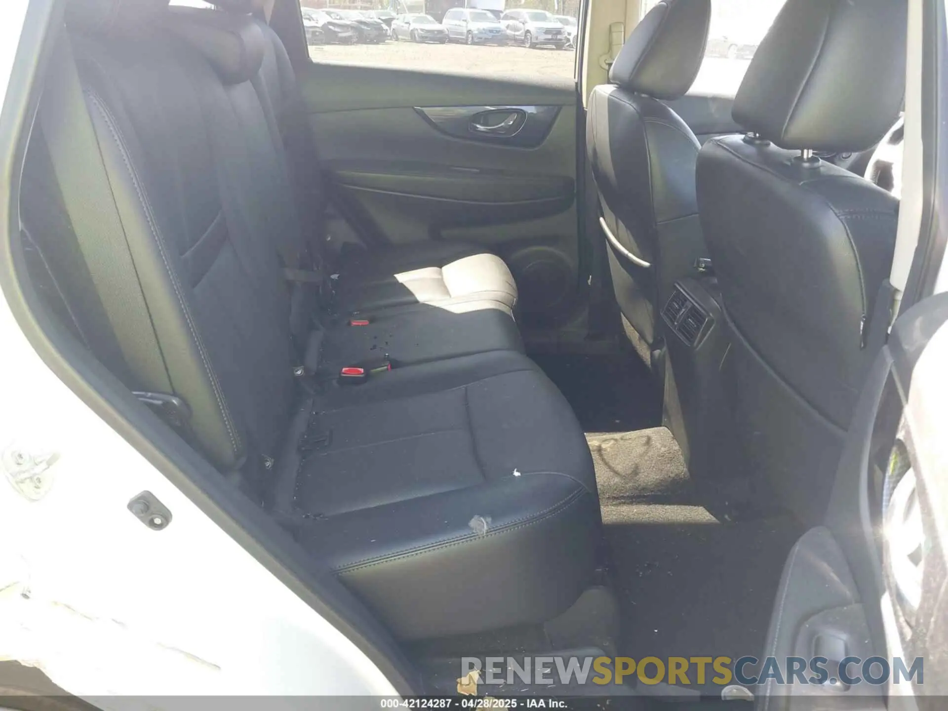 8 Photograph of a damaged car 5N1AT2MV8KC728532 NISSAN ROGUE 2019