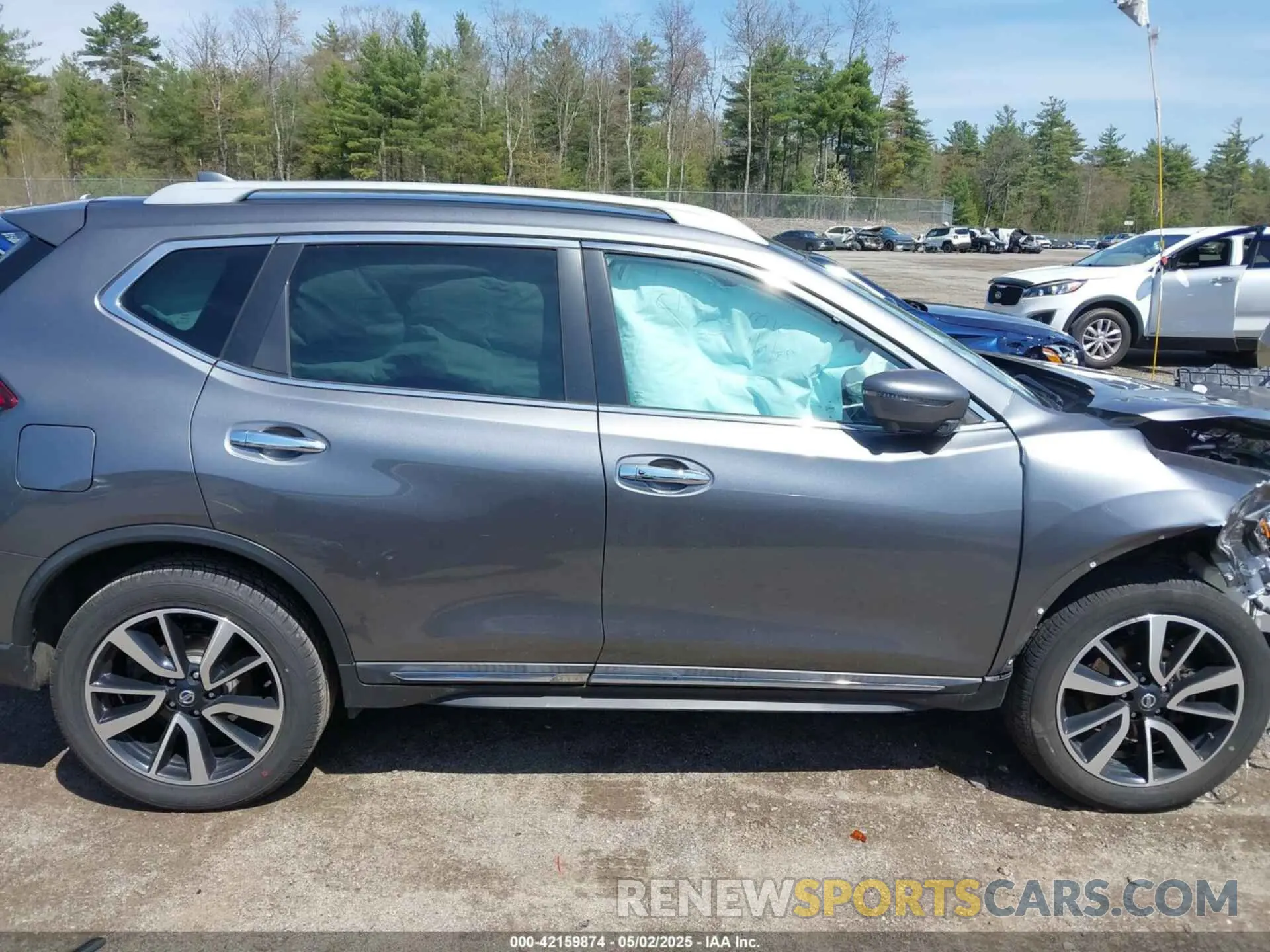 13 Photograph of a damaged car 5N1AT2MV8KC748666 NISSAN ROGUE 2019