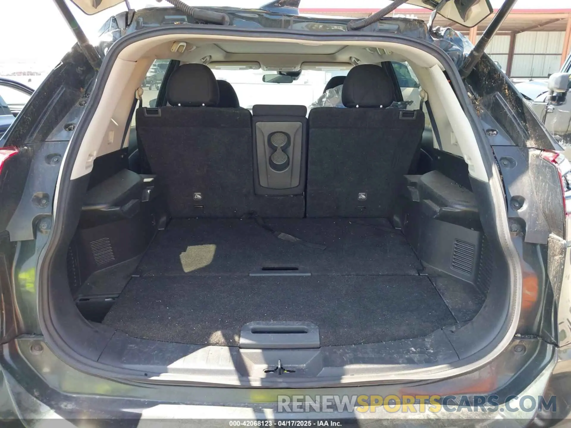 17 Фотография поврежденного автомобиля 5N1AT2MV9KC757926 NISSAN ROGUE 2019