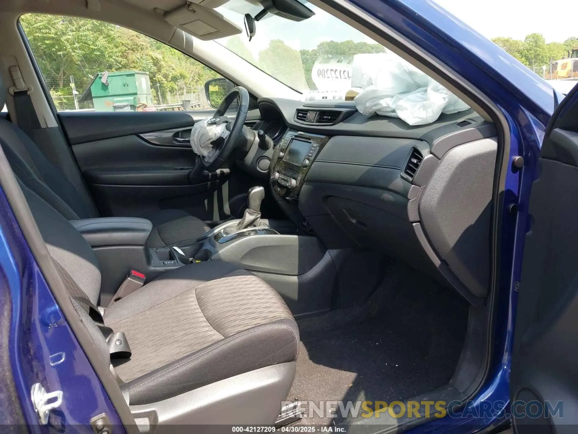 5 Photograph of a damaged car 5N1AT2MV9KC766996 NISSAN ROGUE 2019