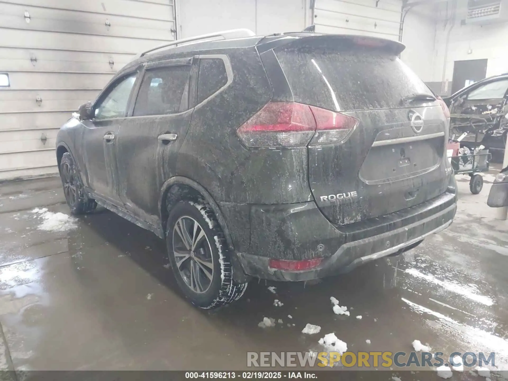 3 Photograph of a damaged car 5N1AT2MV9KC803609 NISSAN ROGUE 2019