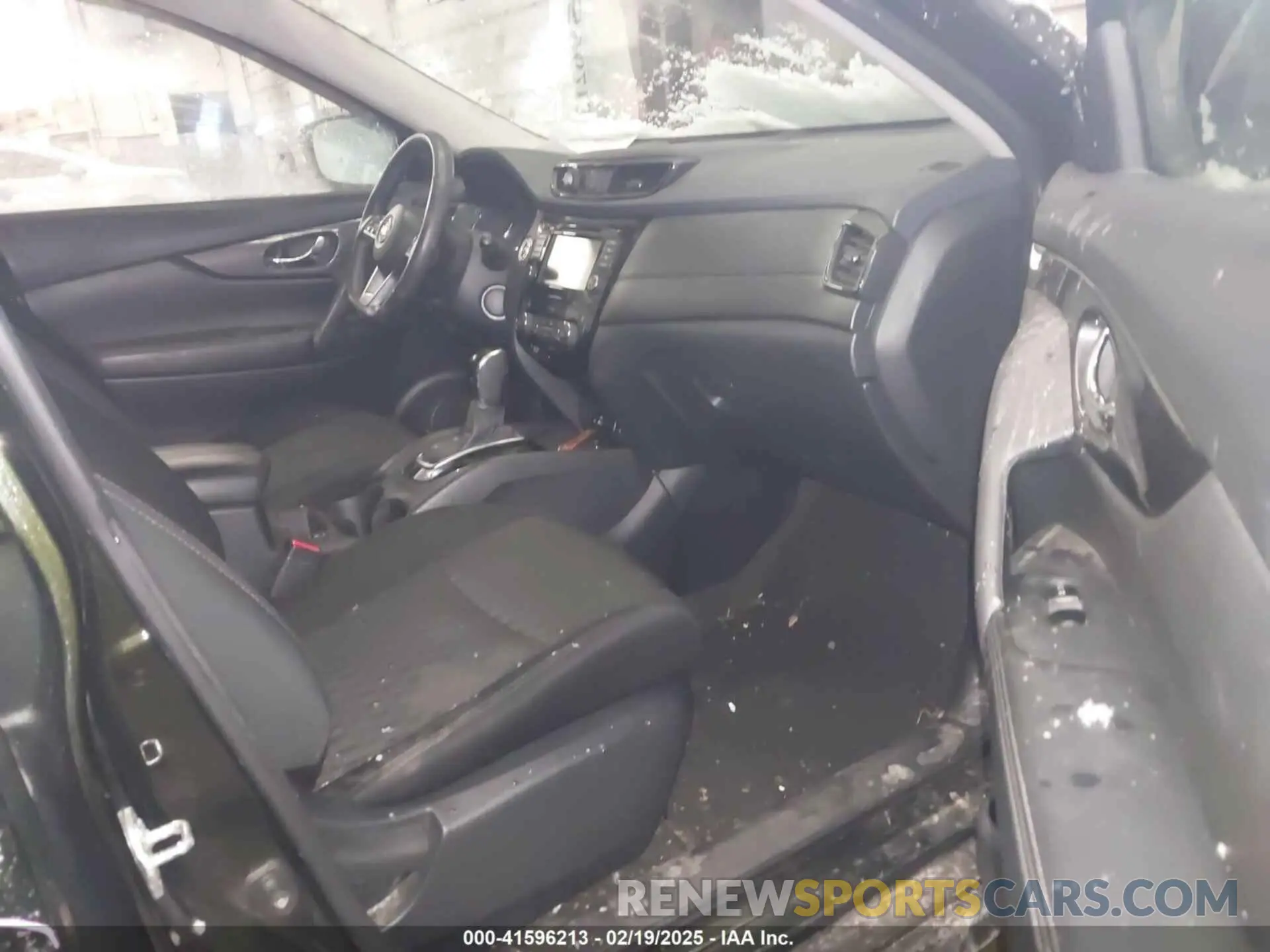 5 Photograph of a damaged car 5N1AT2MV9KC803609 NISSAN ROGUE 2019