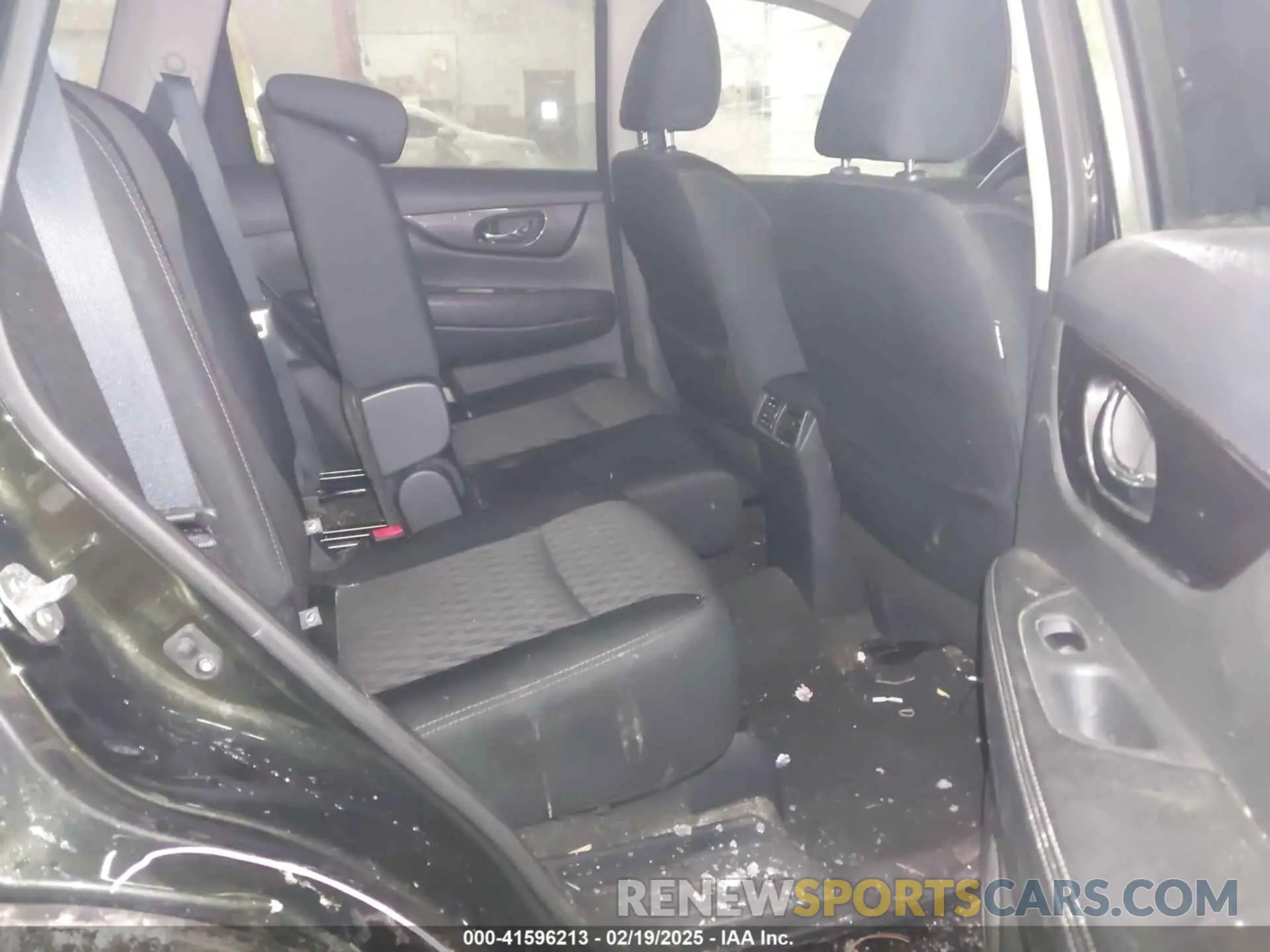 8 Photograph of a damaged car 5N1AT2MV9KC803609 NISSAN ROGUE 2019