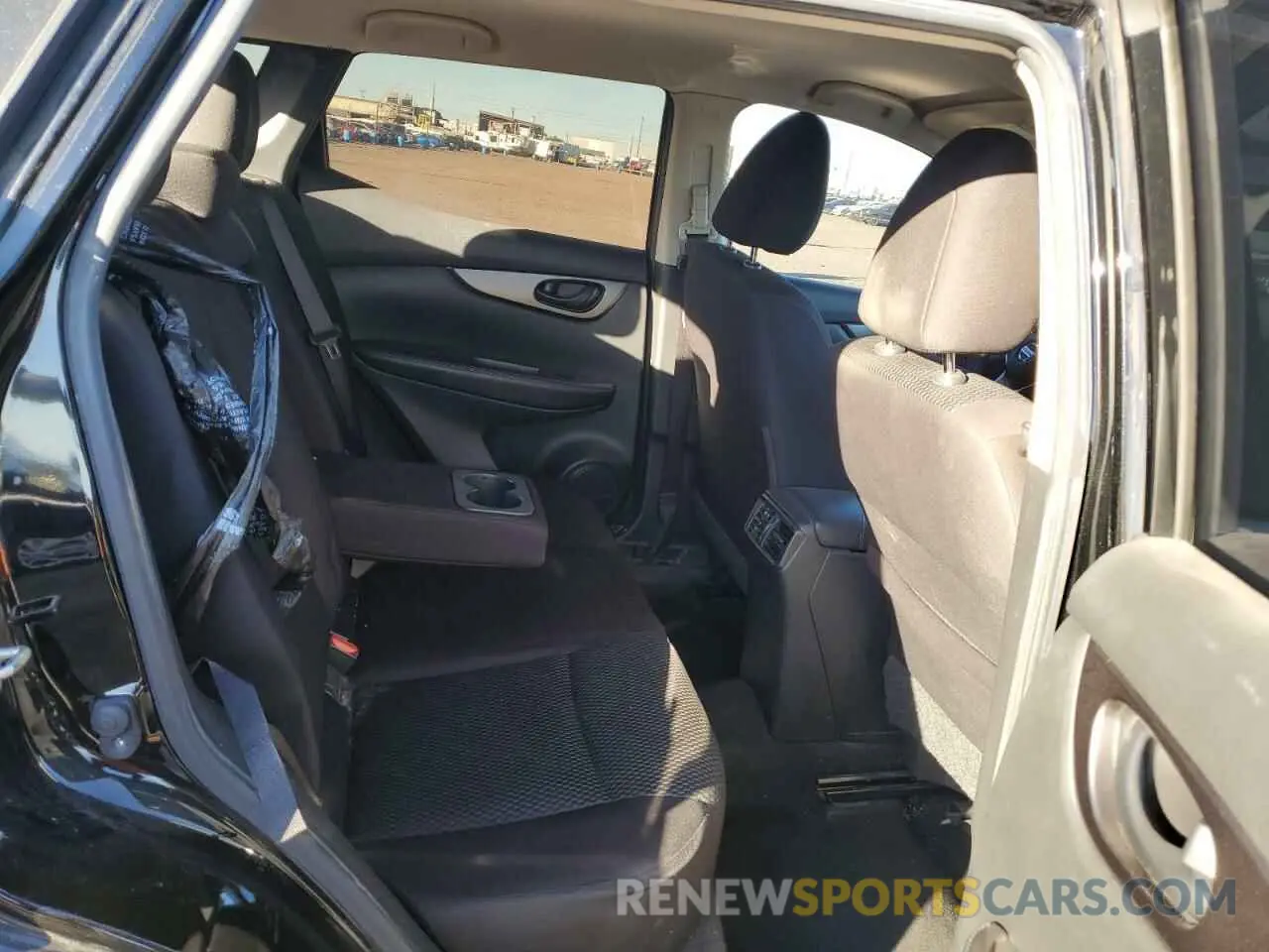 10 Photograph of a damaged car JN1BJ1CP1KW525303 NISSAN ROGUE 2019