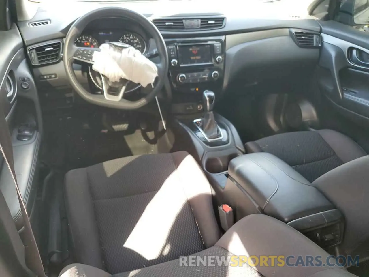 8 Photograph of a damaged car JN1BJ1CP4KW216991 NISSAN ROGUE 2019