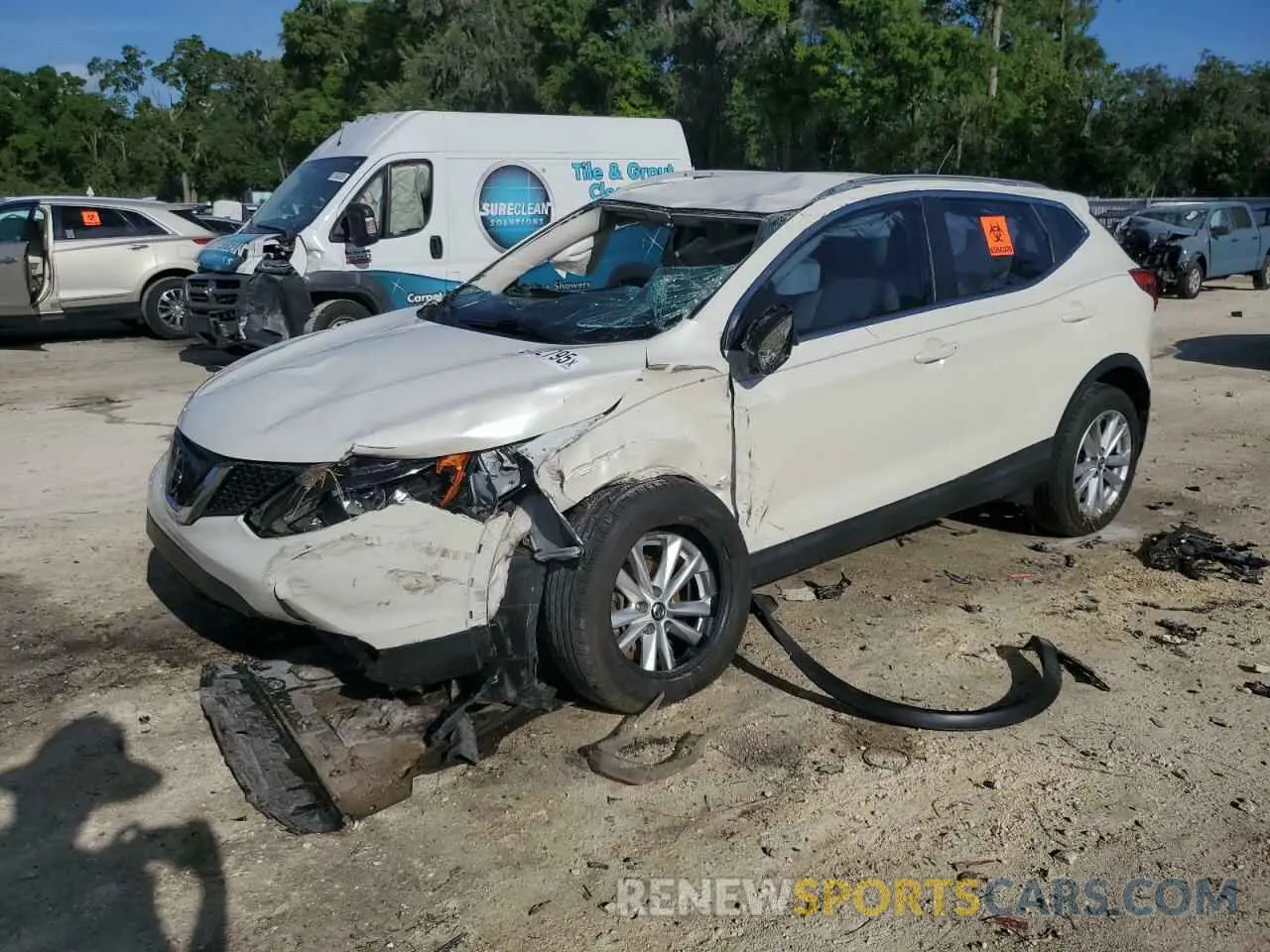 1 Photograph of a damaged car JN1BJ1CP5KW523912 NISSAN ROGUE 2019