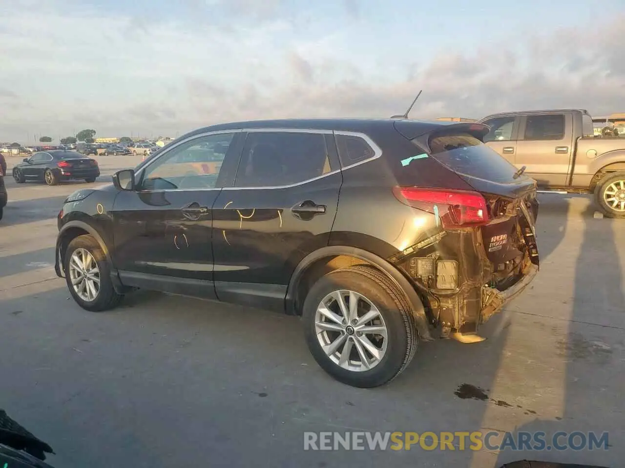 2 Photograph of a damaged car JN1BJ1CPXKW236582 NISSAN ROGUE 2019