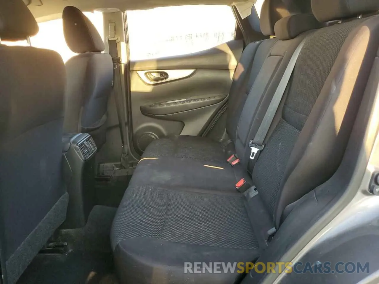 10 Photograph of a damaged car JN1BJ1CR1KW628500 NISSAN ROGUE 2019