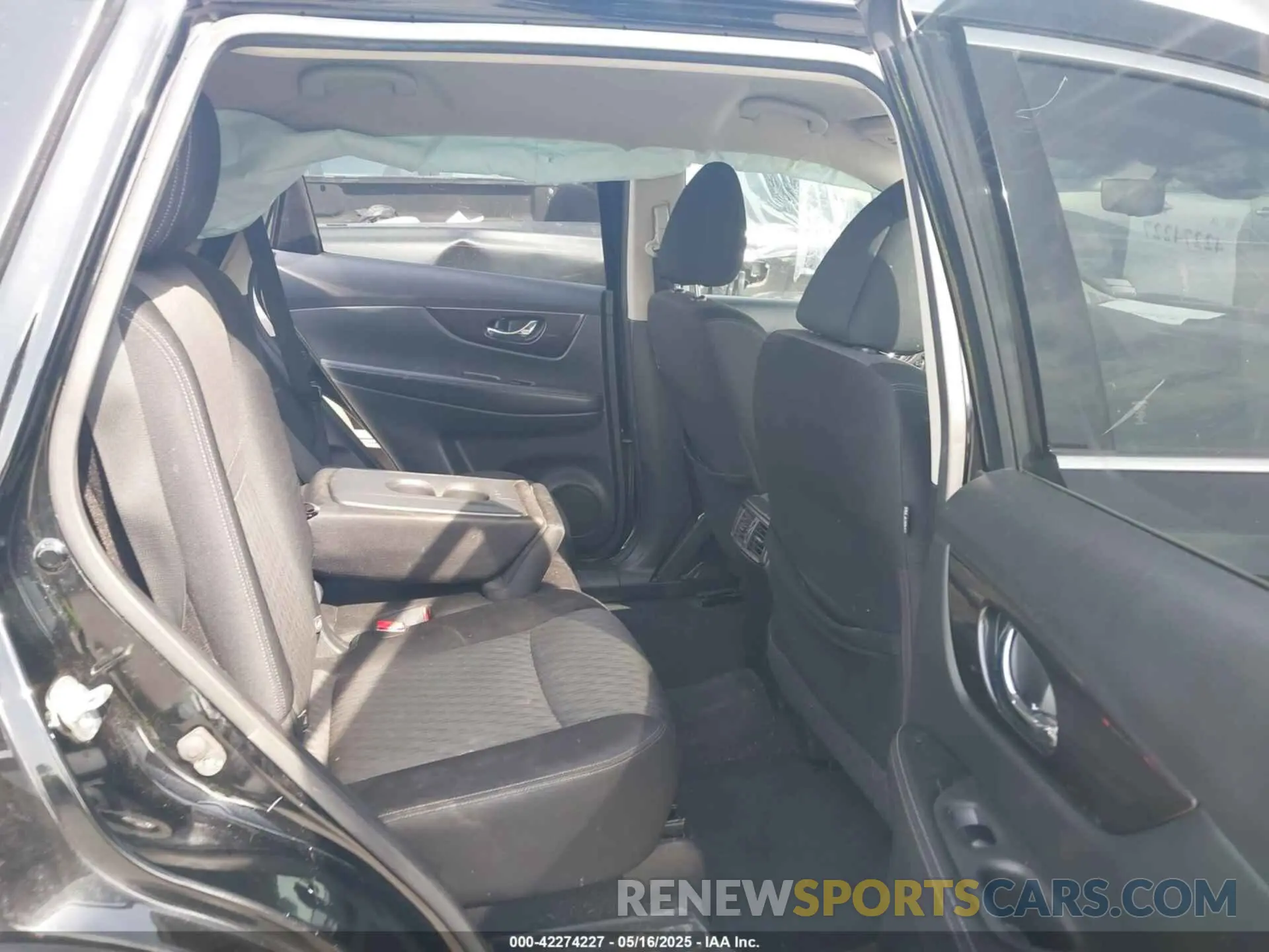 8 Photograph of a damaged car JN8AT2MT1KW261931 NISSAN ROGUE 2019