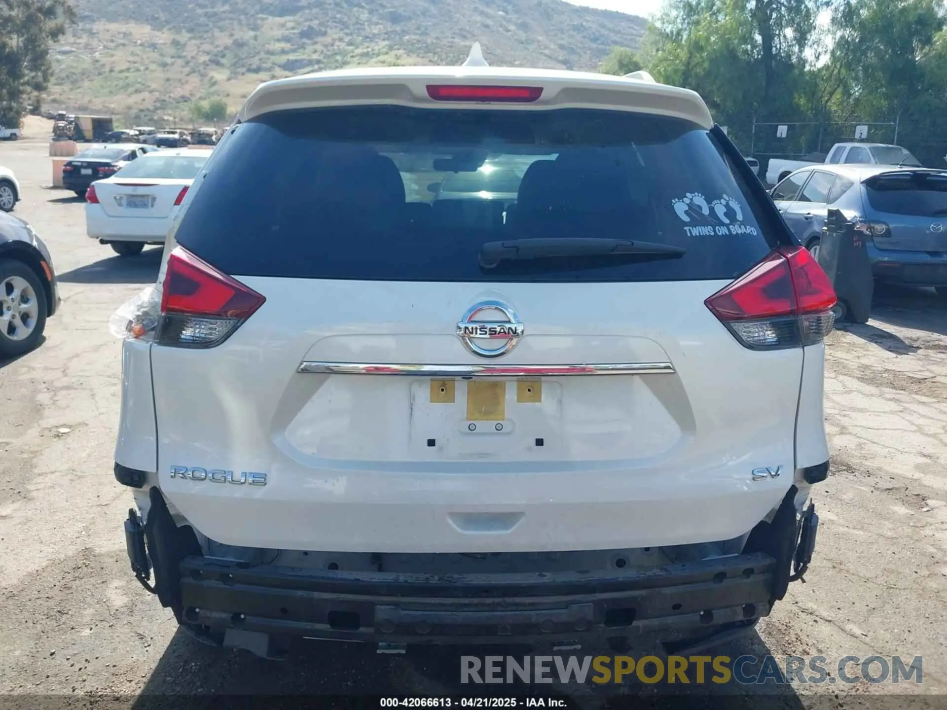 17 Фотография поврежденного автомобиля JN8AT2MT4KW255007 NISSAN ROGUE 2019