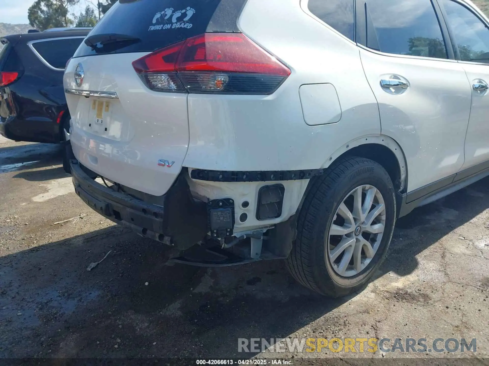 19 Фотография поврежденного автомобиля JN8AT2MT4KW255007 NISSAN ROGUE 2019