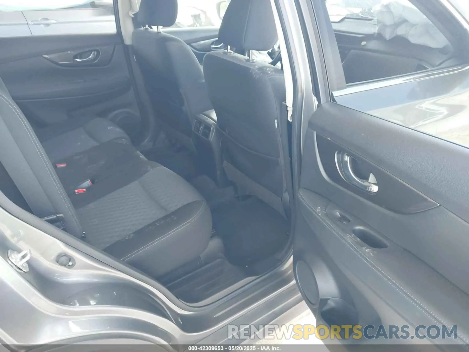 8 Photograph of a damaged car JN8AT2MT5KW252231 NISSAN ROGUE 2019