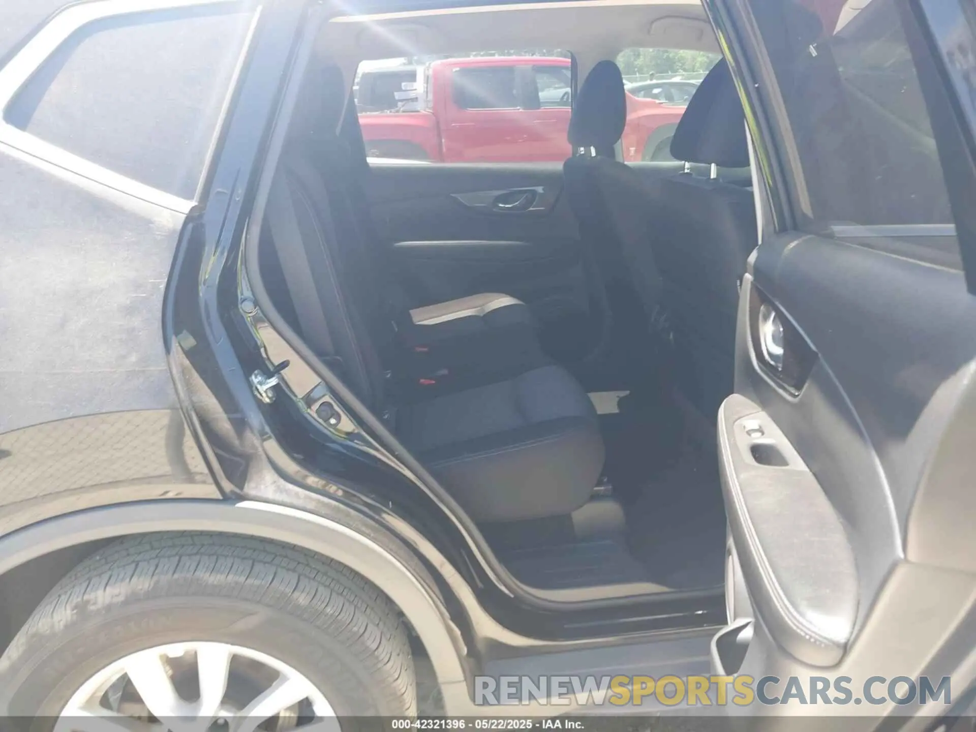 8 Photograph of a damaged car JN8AT2MT7KW266552 NISSAN ROGUE 2019