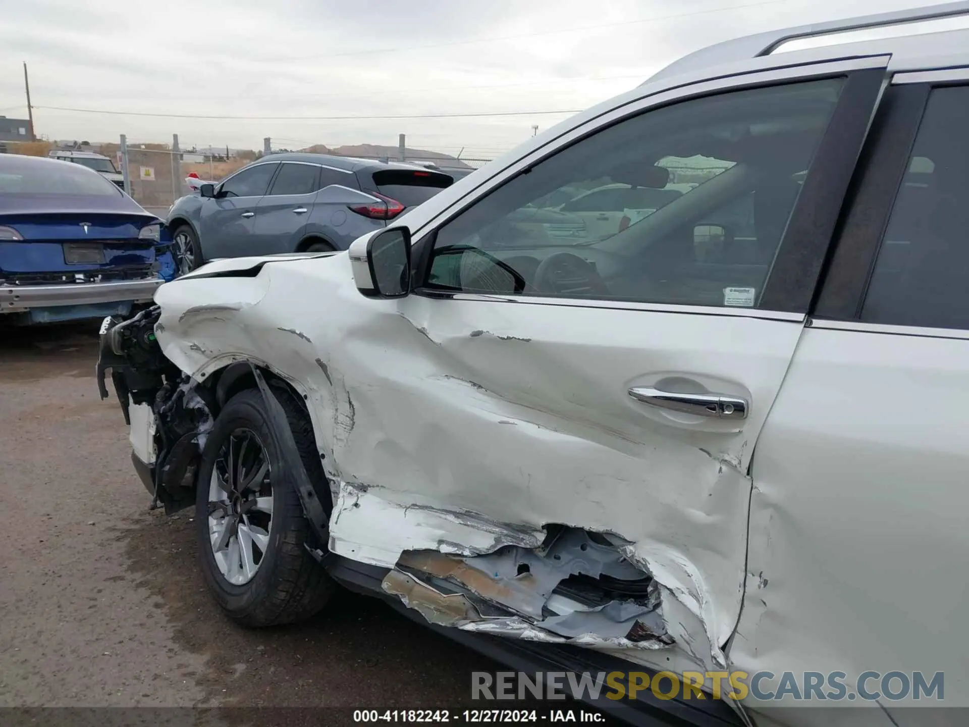 17 Photograph of a damaged car JN8AT2MTXKW252631 NISSAN ROGUE 2019