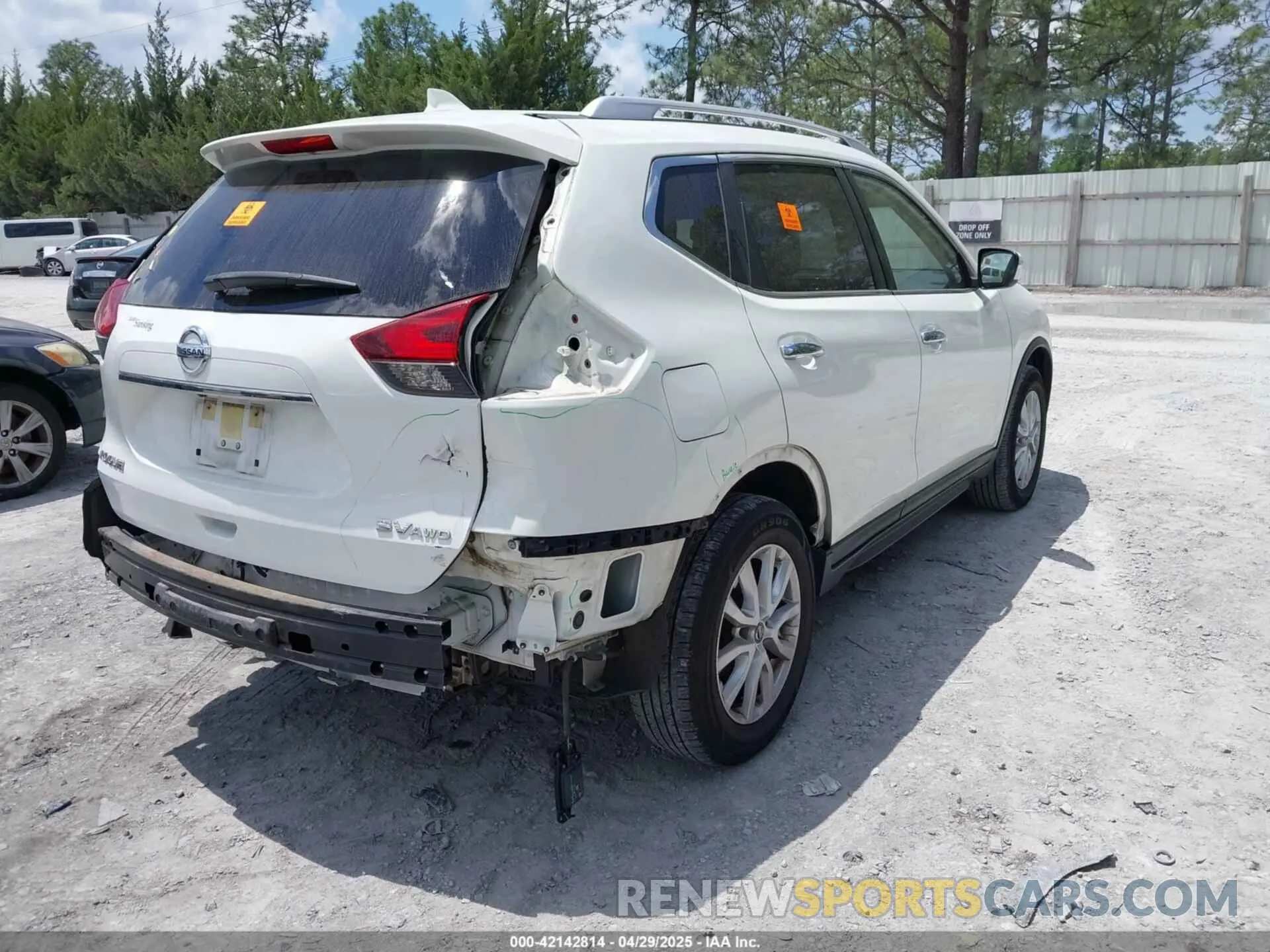 4 Photograph of a damaged car JN8AT2MV0KW373010 NISSAN ROGUE 2019