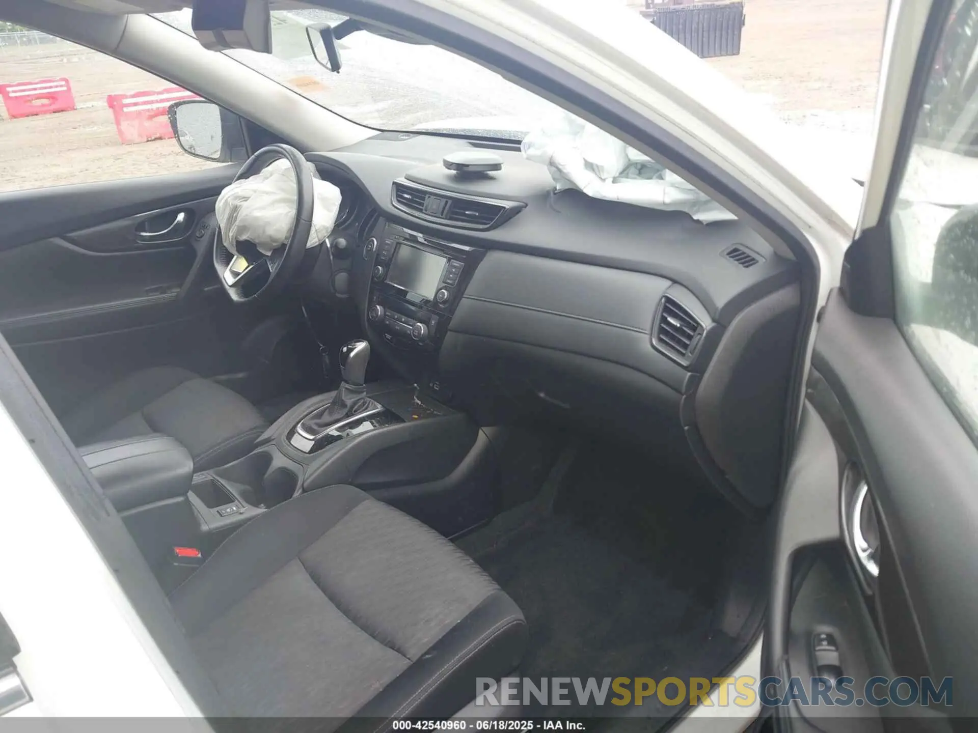 5 Photograph of a damaged car JN8AT2MV1KW371346 NISSAN ROGUE 2019