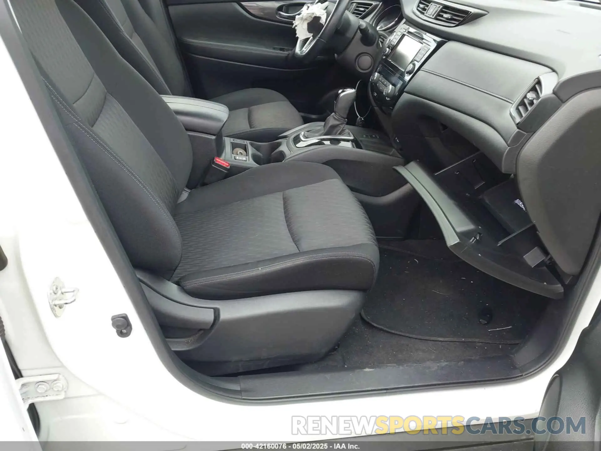 5 Photograph of a damaged car JN8AT2MV4KW380591 NISSAN ROGUE 2019