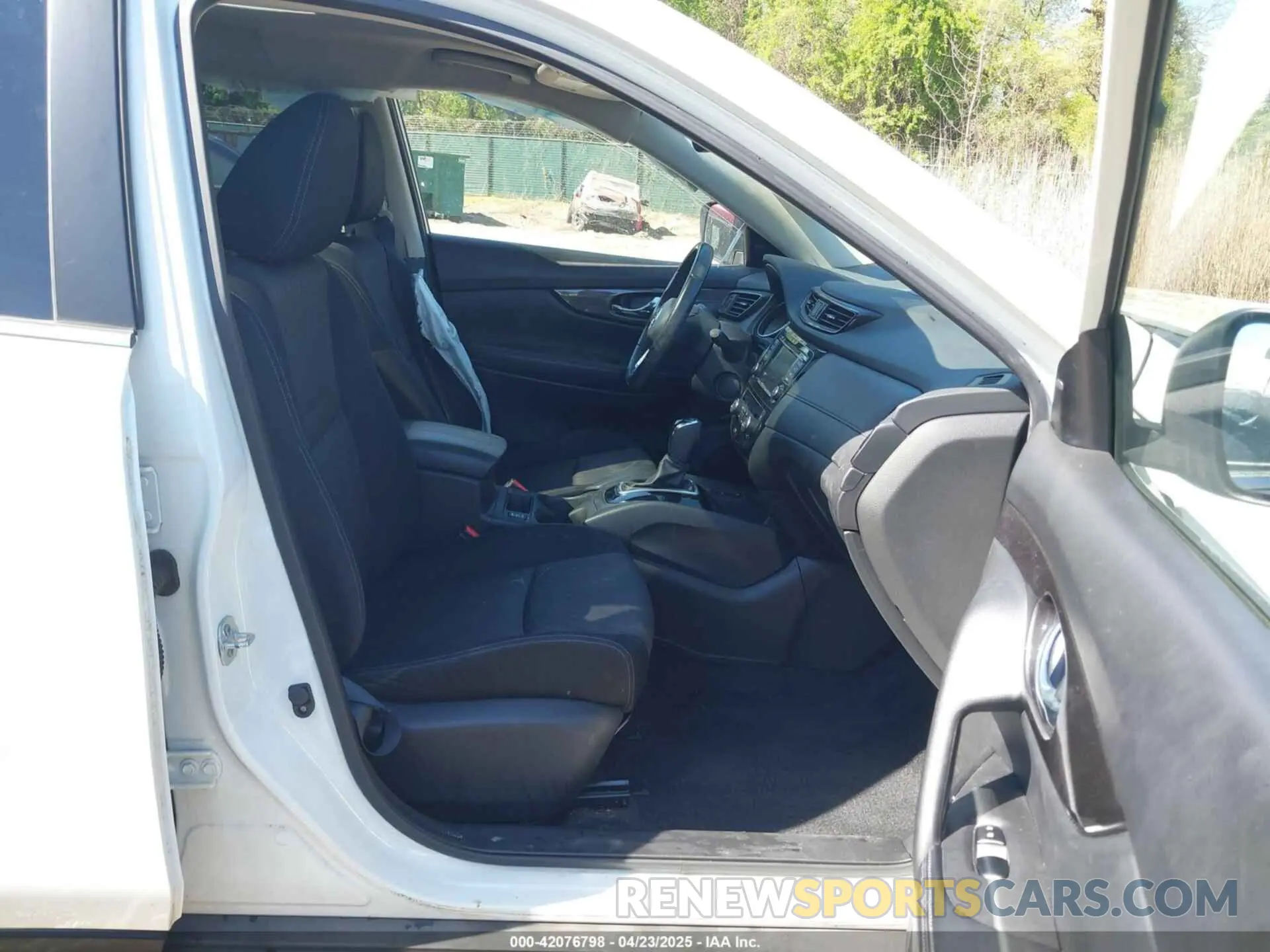 5 Photograph of a damaged car JN8AT2MV7KW385753 NISSAN ROGUE 2019