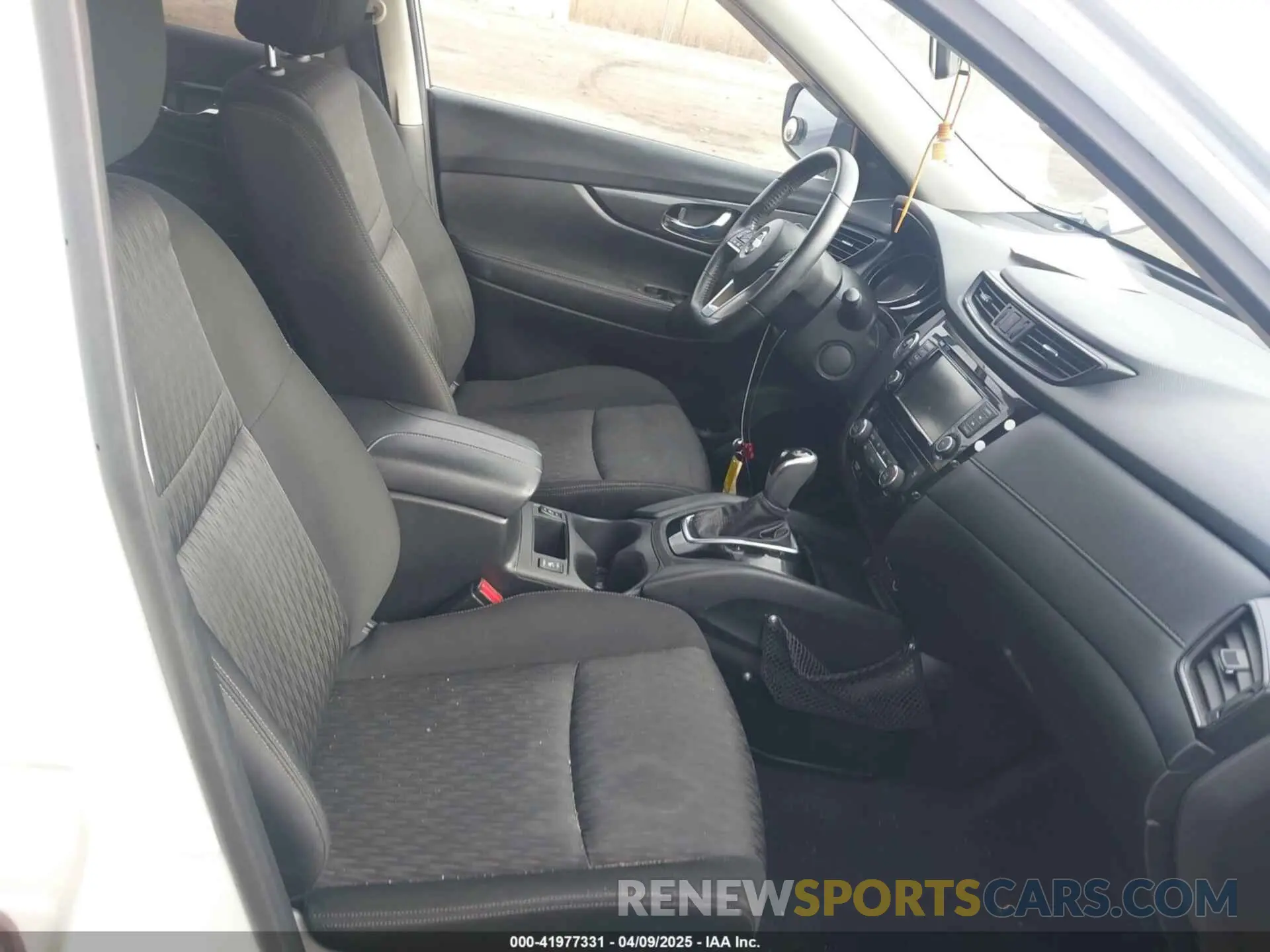5 Photograph of a damaged car JN8AT2MV7KW400400 NISSAN ROGUE 2019