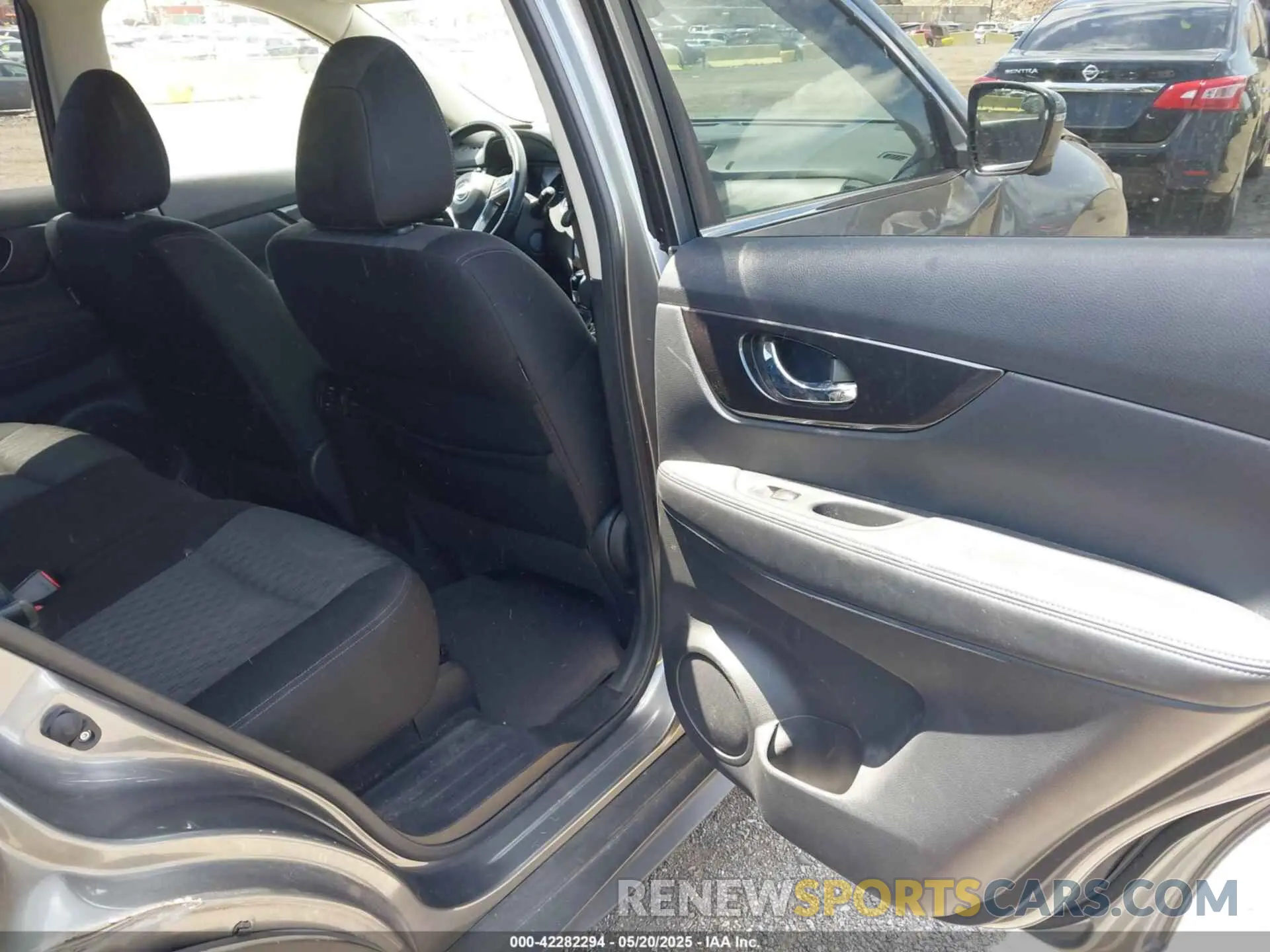 8 Photograph of a damaged car JN8AT2MV8KW370517 NISSAN ROGUE 2019