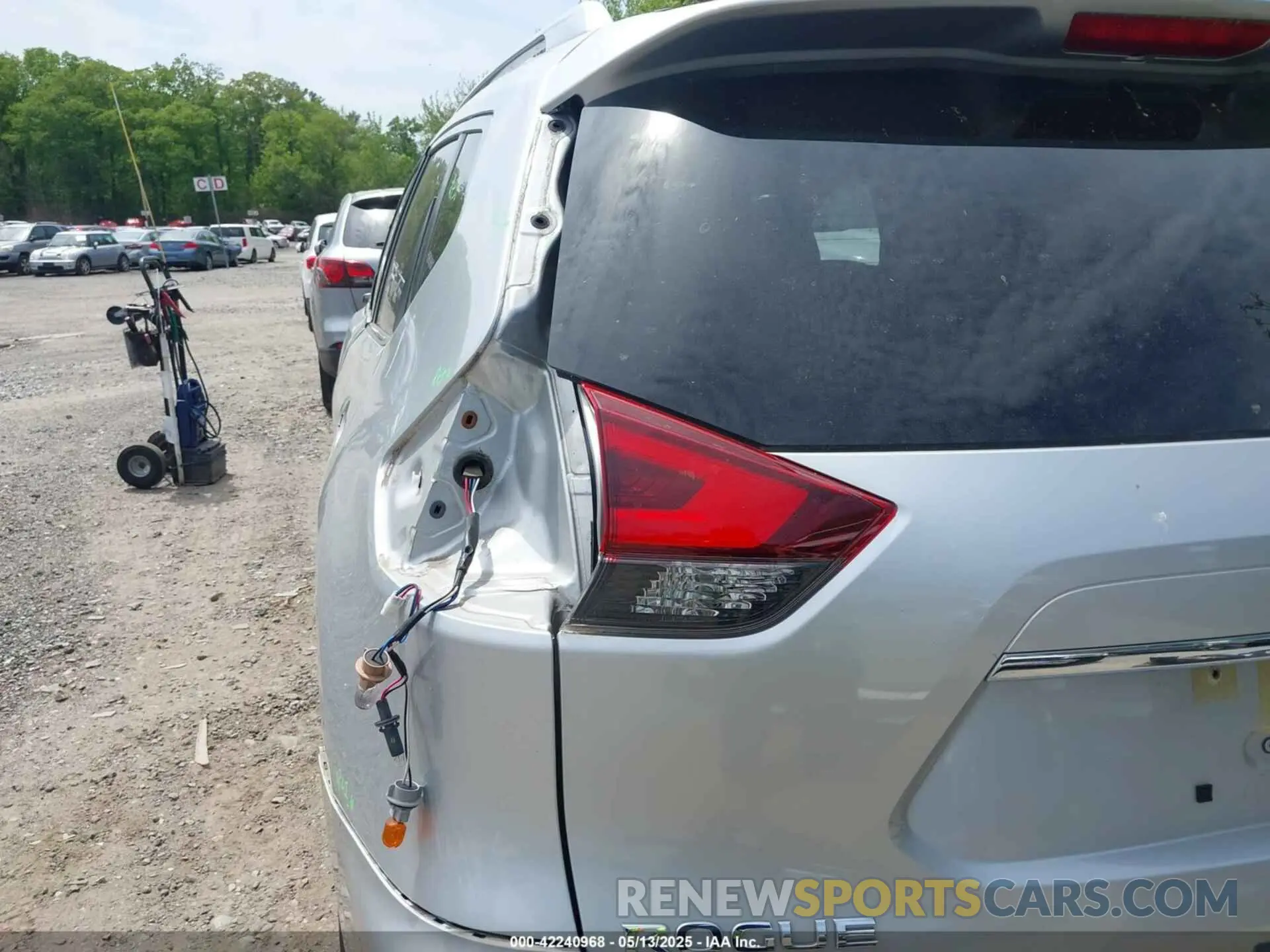 19 Photograph of a damaged car JN8AT2MV8KW373935 NISSAN ROGUE 2019