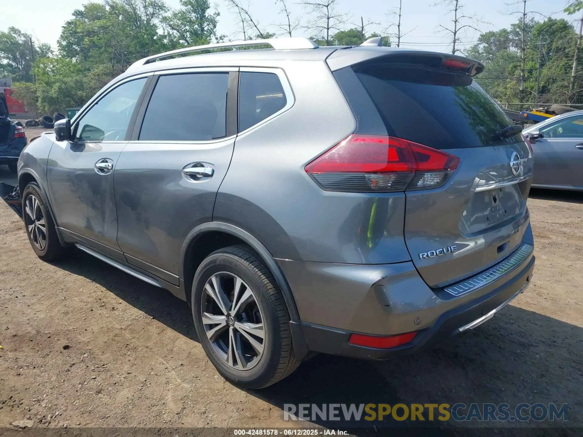 3 Photograph of a damaged car JN8AT2MV8KW392565 NISSAN ROGUE 2019
