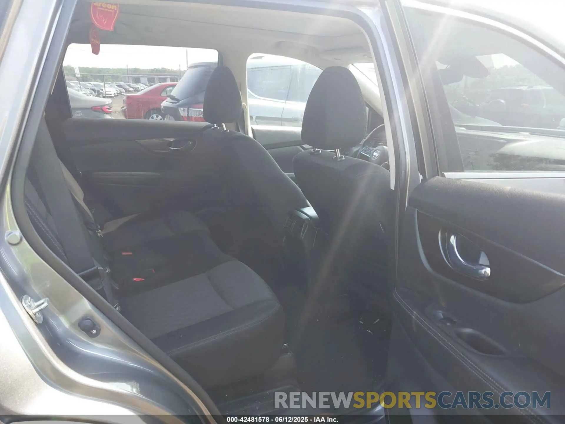 8 Photograph of a damaged car JN8AT2MV8KW392565 NISSAN ROGUE 2019