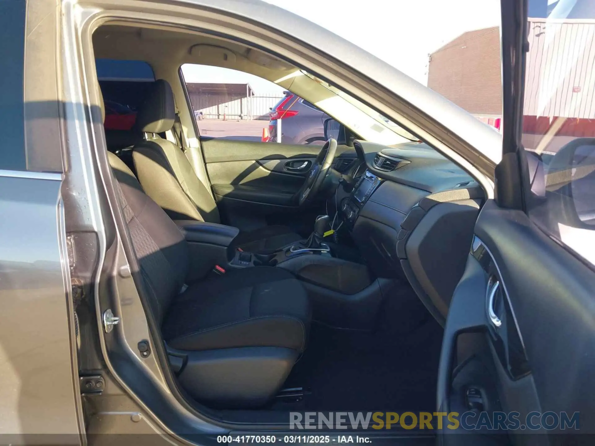 5 Фотография поврежденного автомобиля KNMAT2MT3KP525060 NISSAN ROGUE 2019