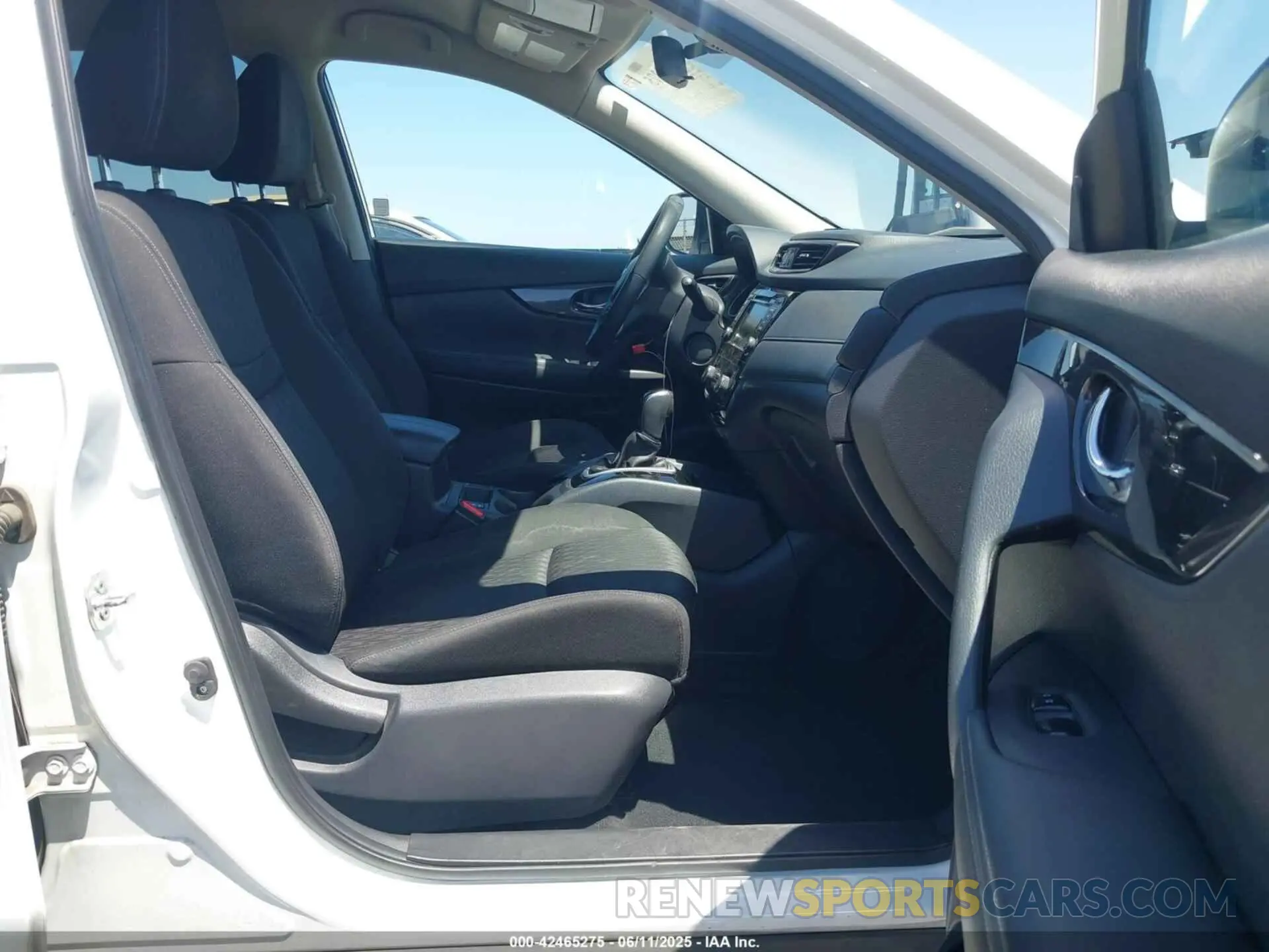 5 Photograph of a damaged car KNMAT2MT7KP557140 NISSAN ROGUE 2019