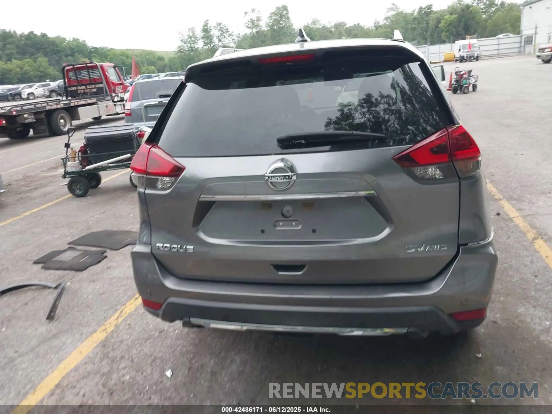 17 Photograph of a damaged car KNMAT2MVXKP500917 NISSAN ROGUE 2019