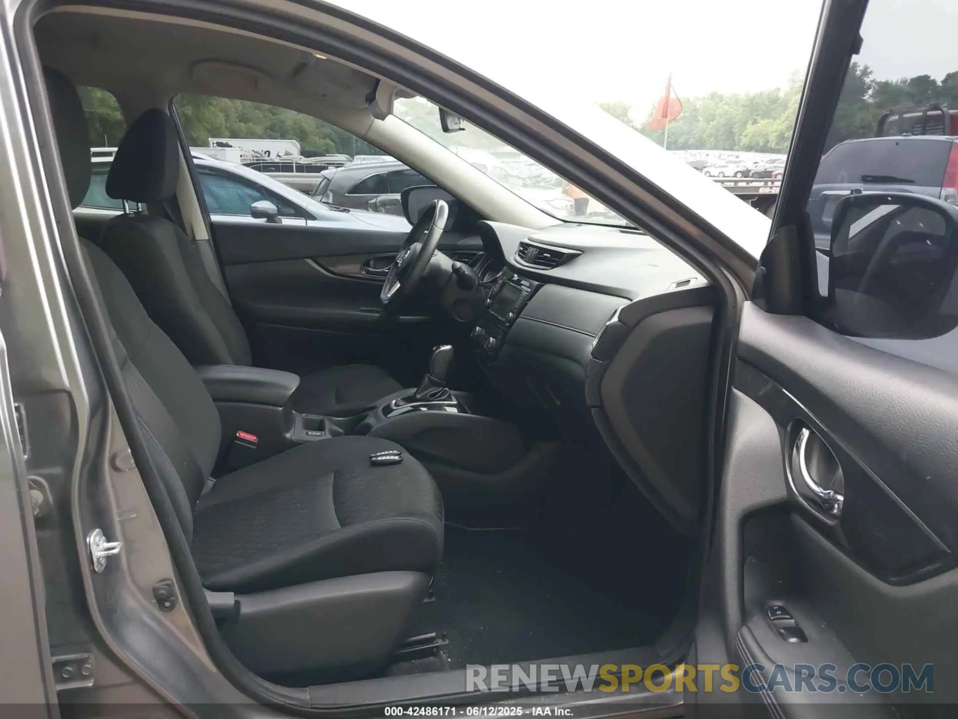 5 Photograph of a damaged car KNMAT2MVXKP500917 NISSAN ROGUE 2019