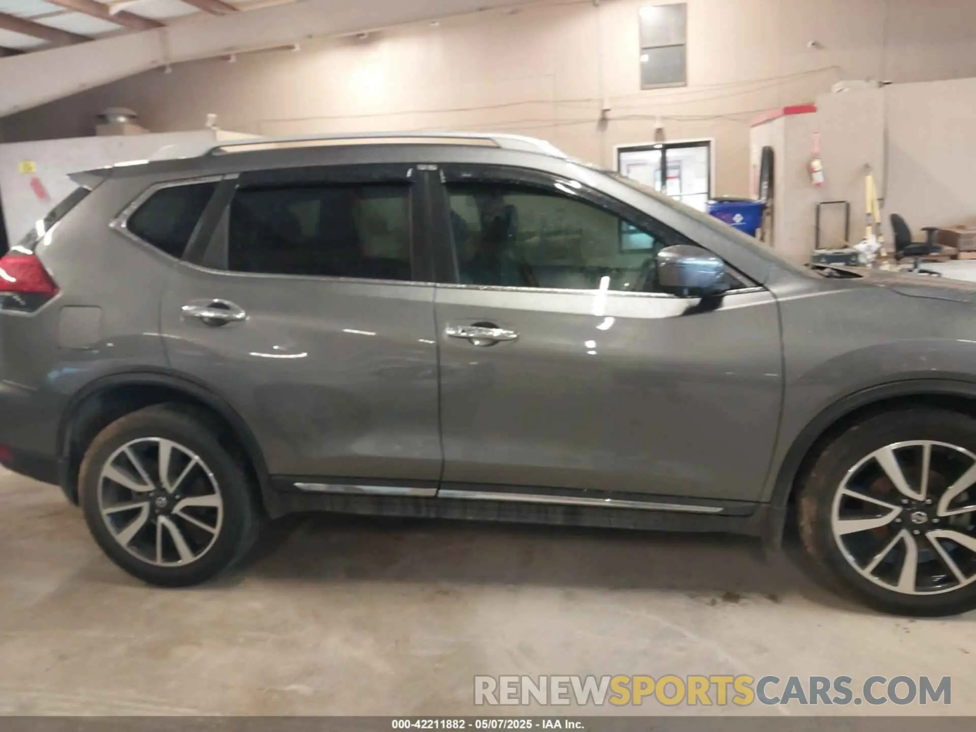 13 Photograph of a damaged car 5N1AT2MT0LC756941 NISSAN ROGUE 2020