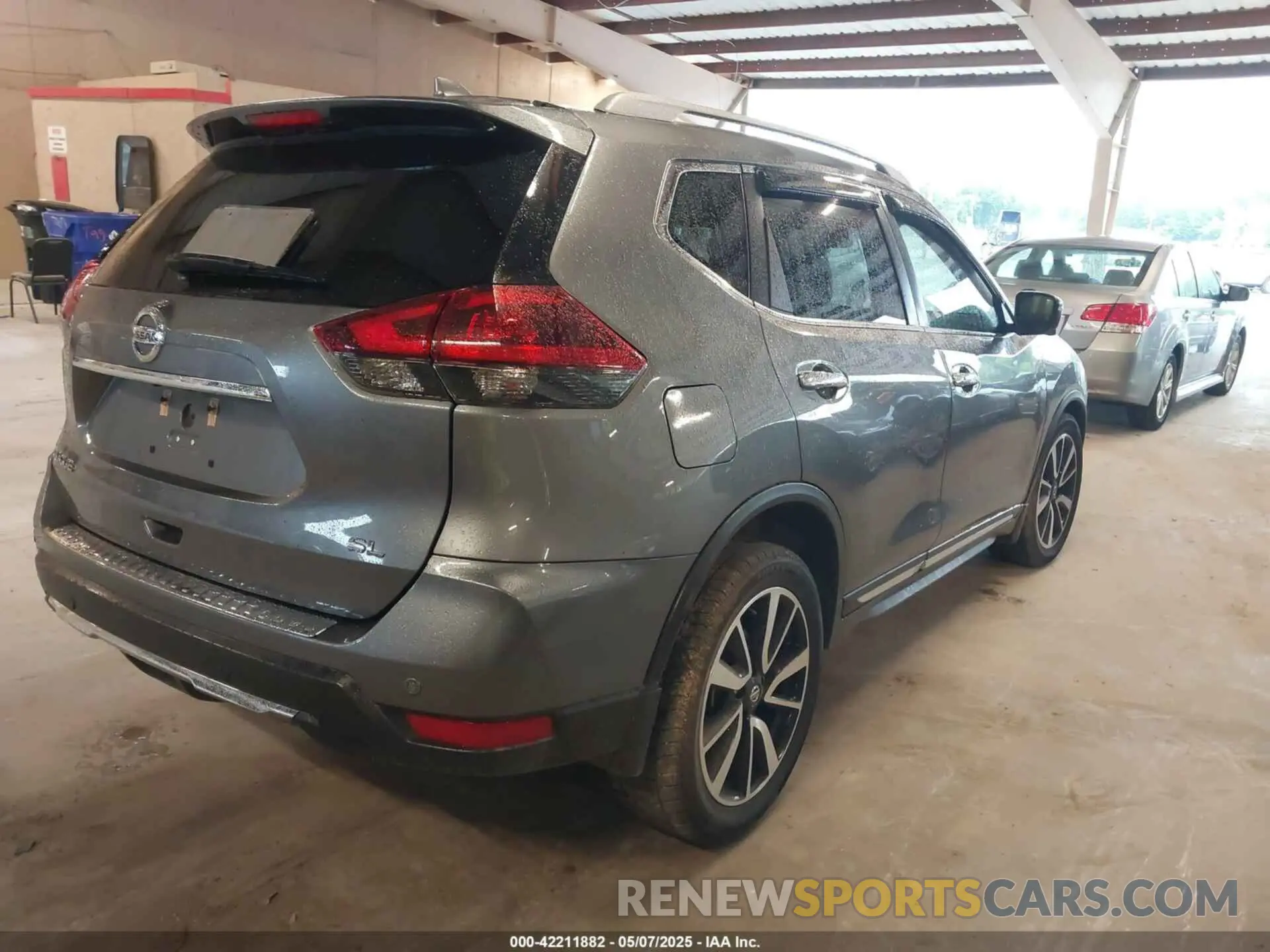 4 Photograph of a damaged car 5N1AT2MT0LC756941 NISSAN ROGUE 2020