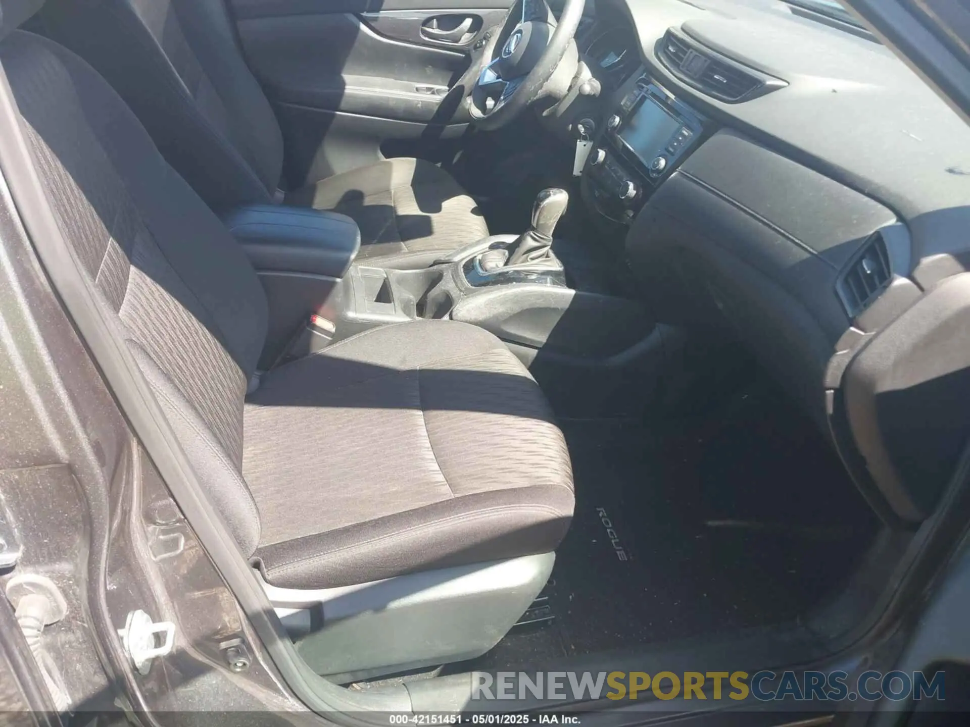 5 Photograph of a damaged car 5N1AT2MT2LC799578 NISSAN ROGUE 2020
