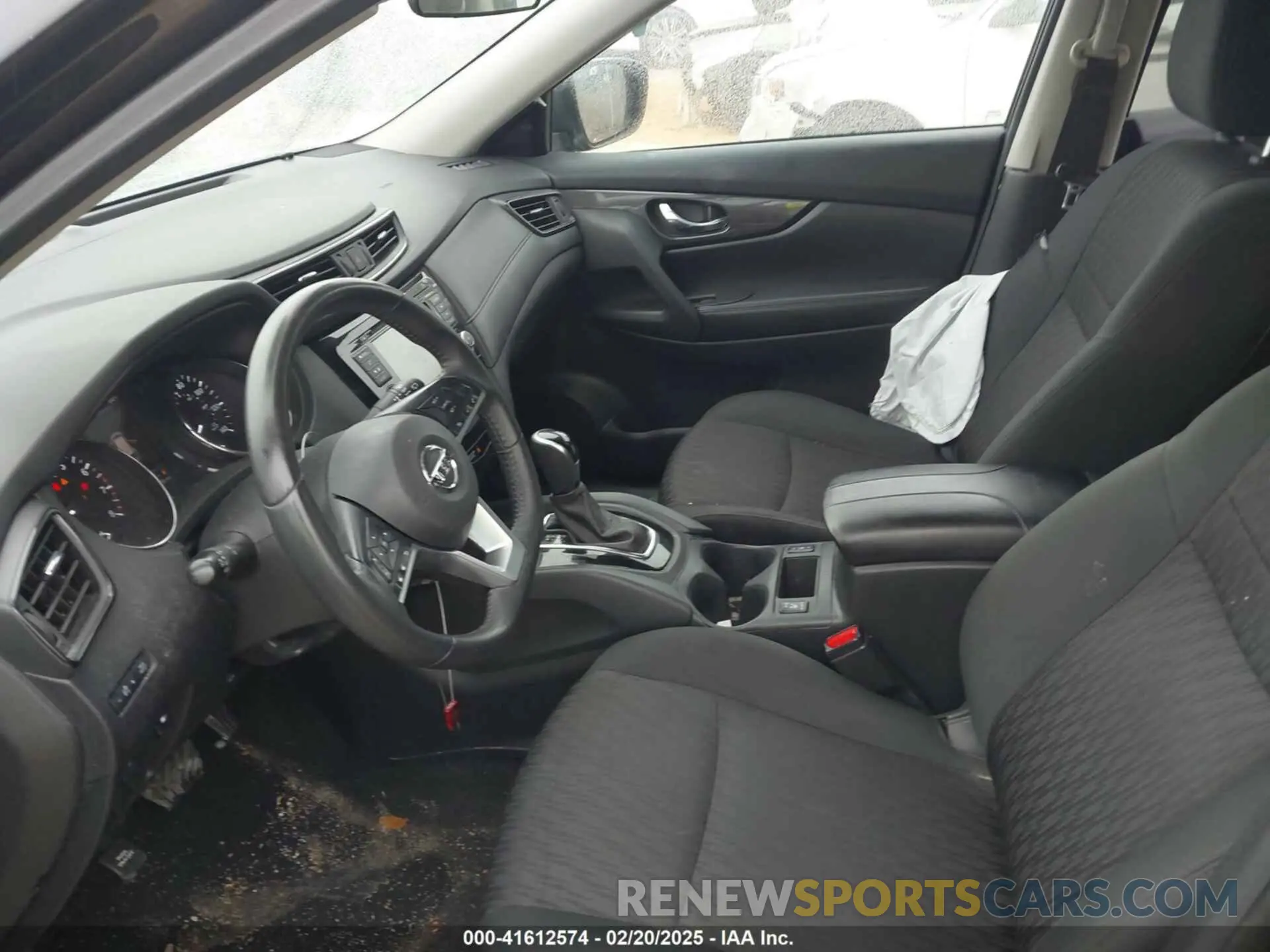 5 Photograph of a damaged car 5N1AT2MT4LC724509 NISSAN ROGUE 2020