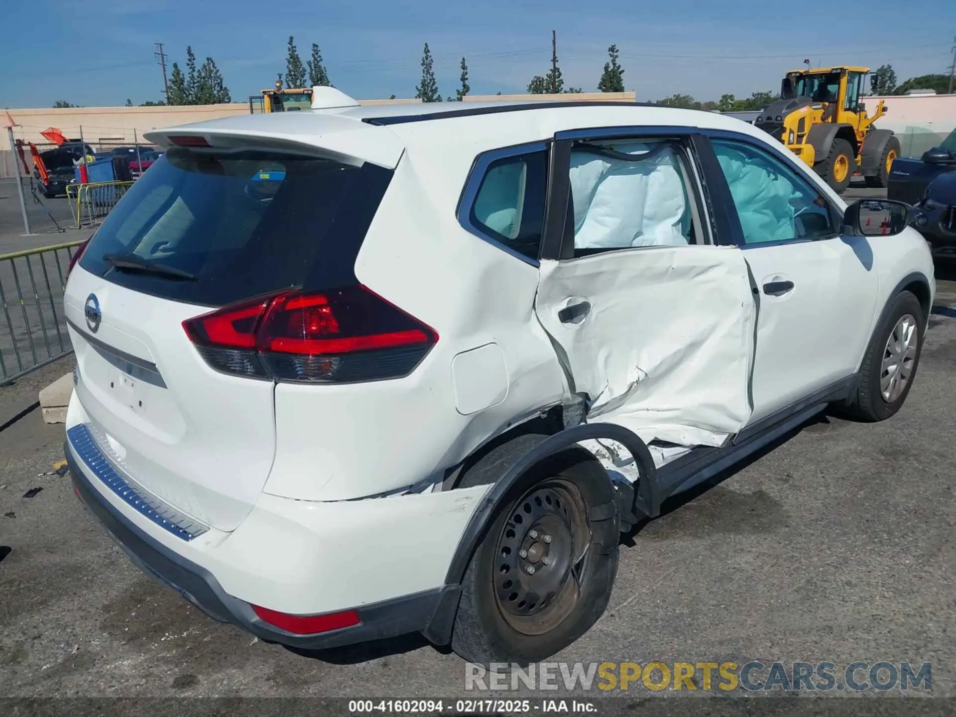4 Photograph of a damaged car 5N1AT2MT5LC738189 NISSAN ROGUE 2020