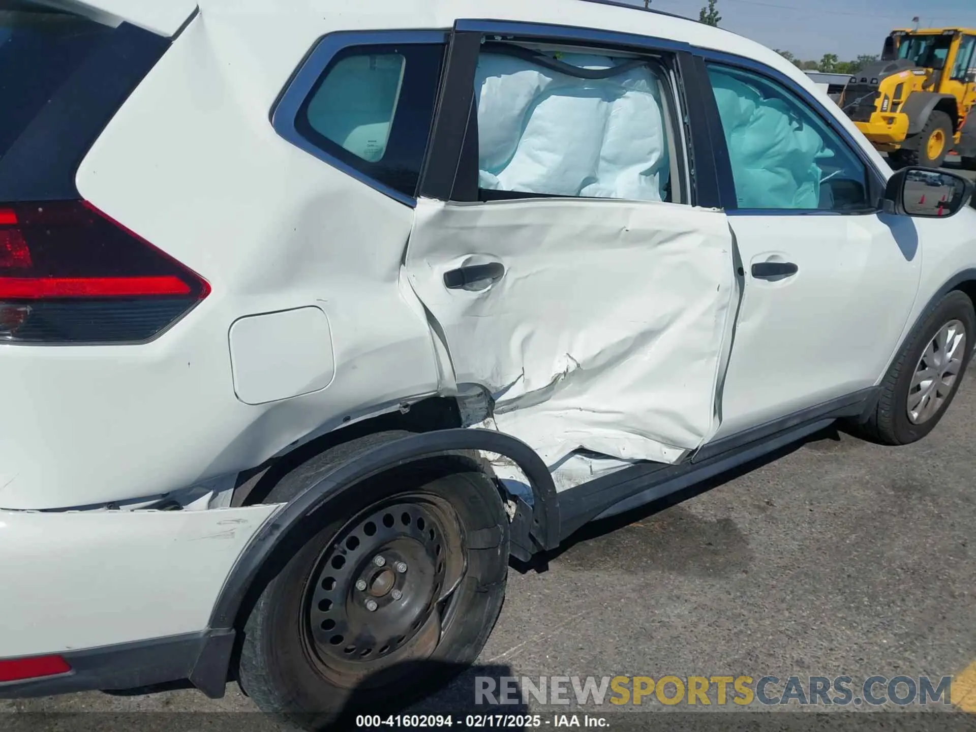6 Photograph of a damaged car 5N1AT2MT5LC738189 NISSAN ROGUE 2020