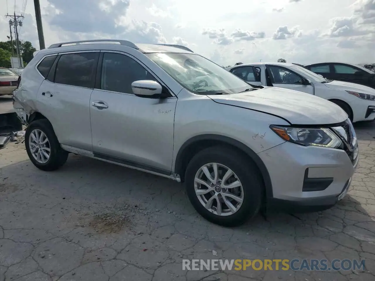 4 Photograph of a damaged car 5N1AT2MT5LC795590 NISSAN ROGUE 2020