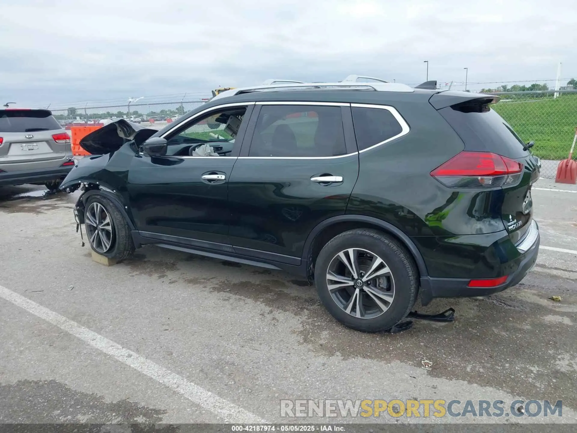 15 Photograph of a damaged car 5N1AT2MT7LC755818 NISSAN ROGUE 2020