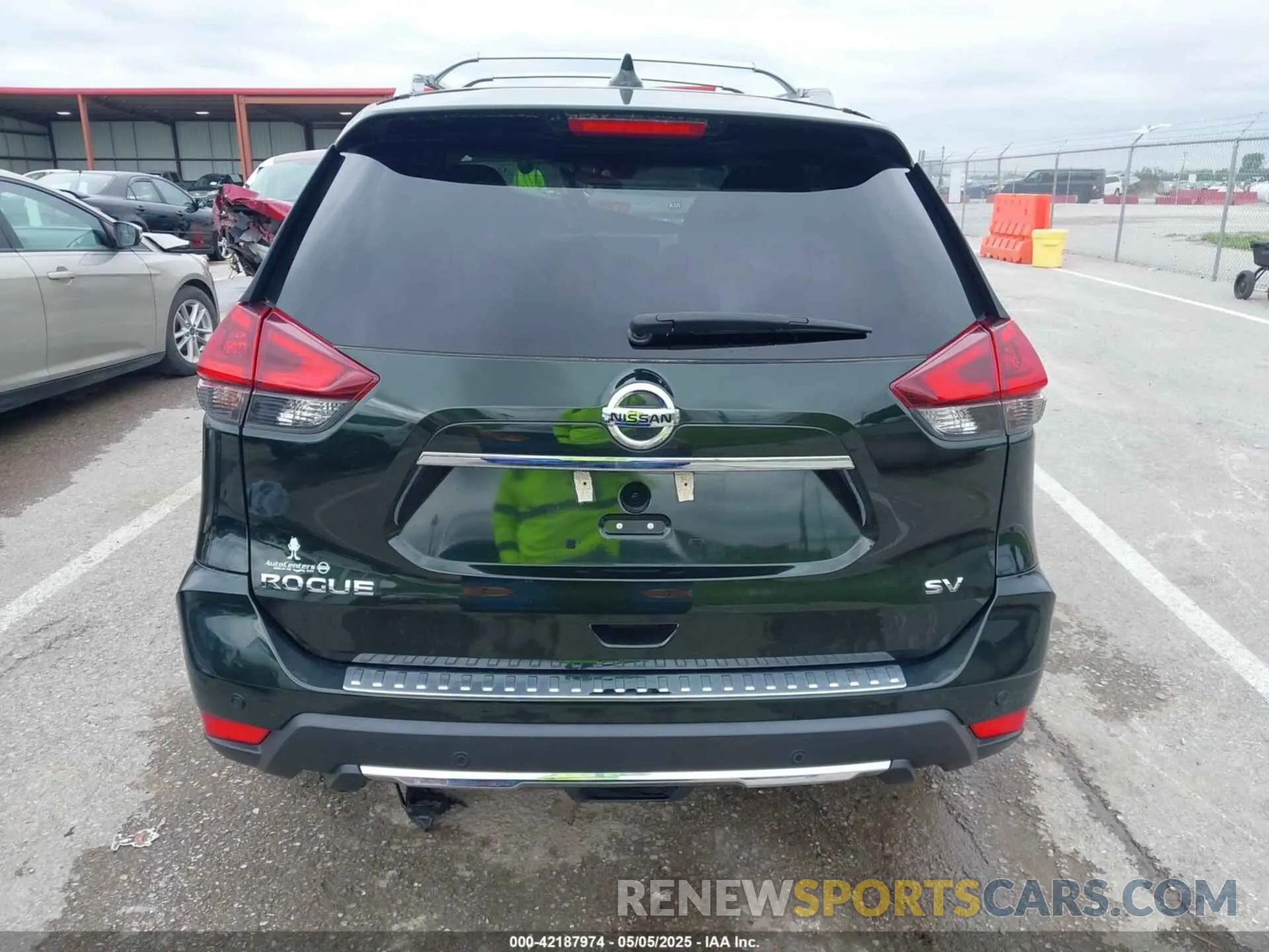 17 Photograph of a damaged car 5N1AT2MT7LC755818 NISSAN ROGUE 2020