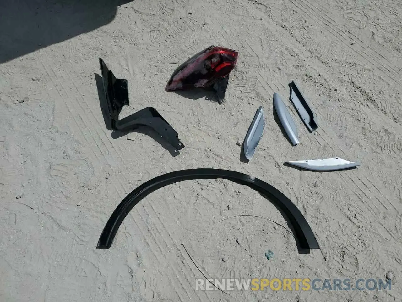 13 Photograph of a damaged car 5N1AT2MT8LC729096 NISSAN ROGUE 2020