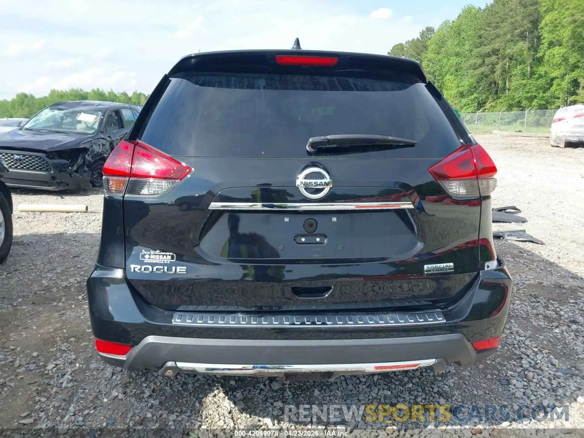 17 Photograph of a damaged car 5N1AT2MT8LC761711 NISSAN ROGUE 2020