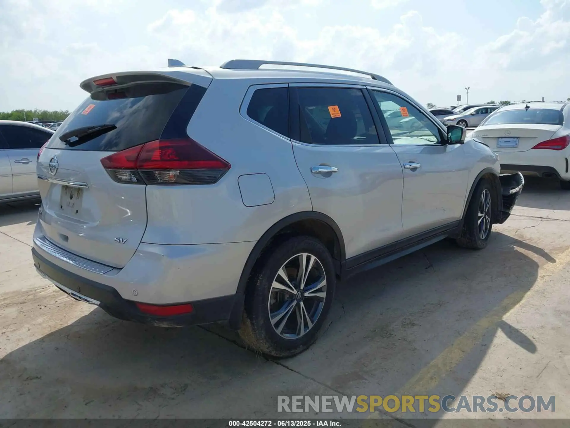 4 Photograph of a damaged car 5N1AT2MTXLC720948 NISSAN ROGUE 2020