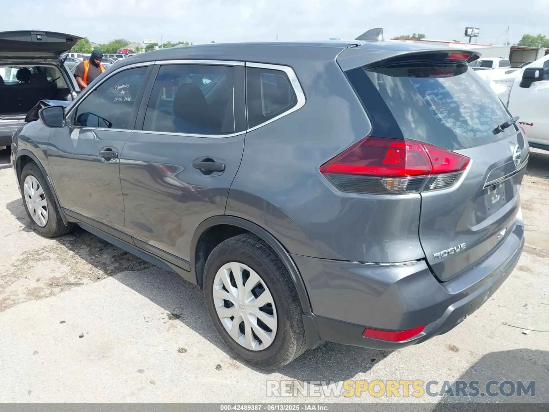 3 Photograph of a damaged car 5N1AT2MTXLC730007 NISSAN ROGUE 2020