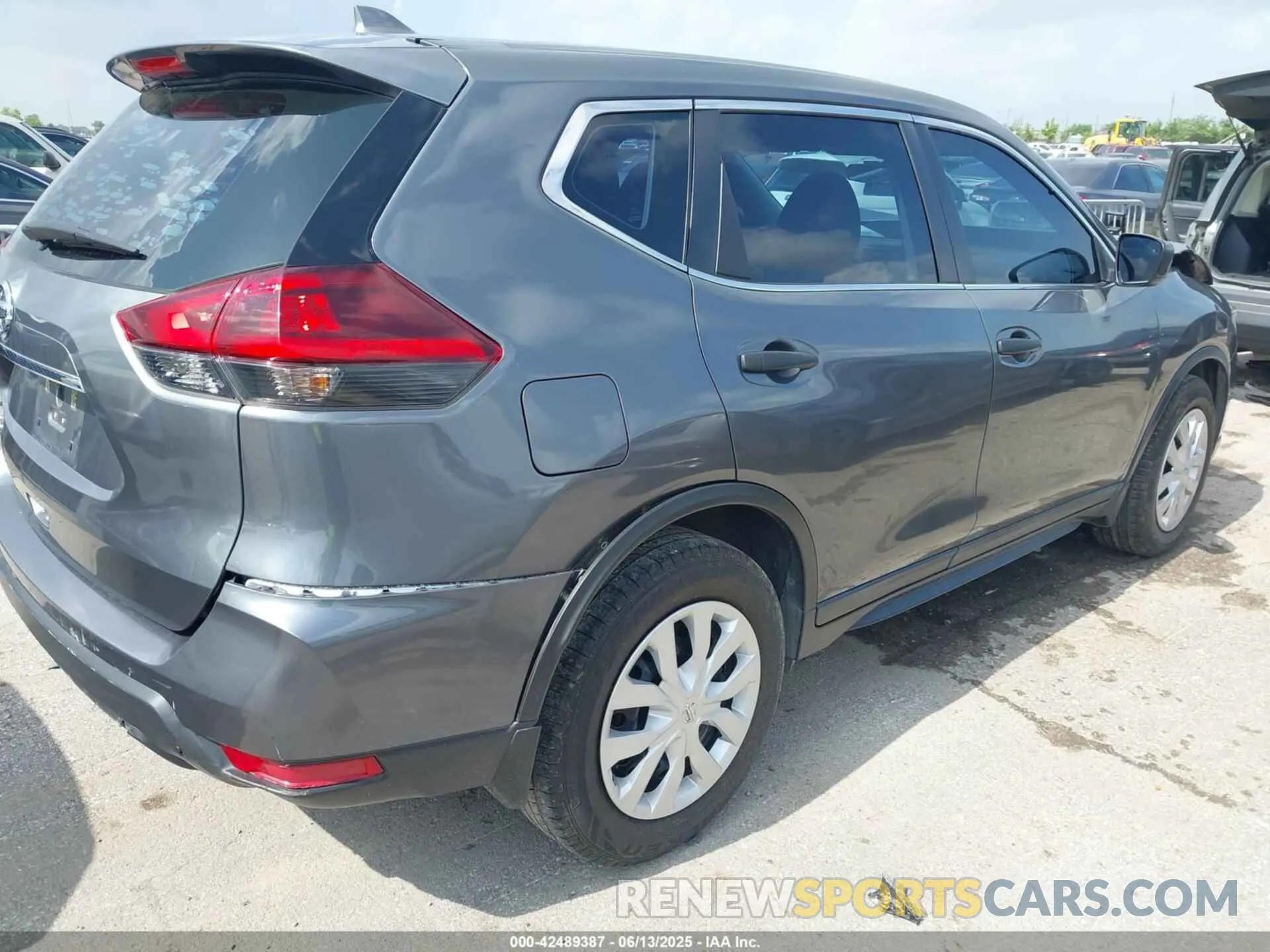 4 Photograph of a damaged car 5N1AT2MTXLC730007 NISSAN ROGUE 2020