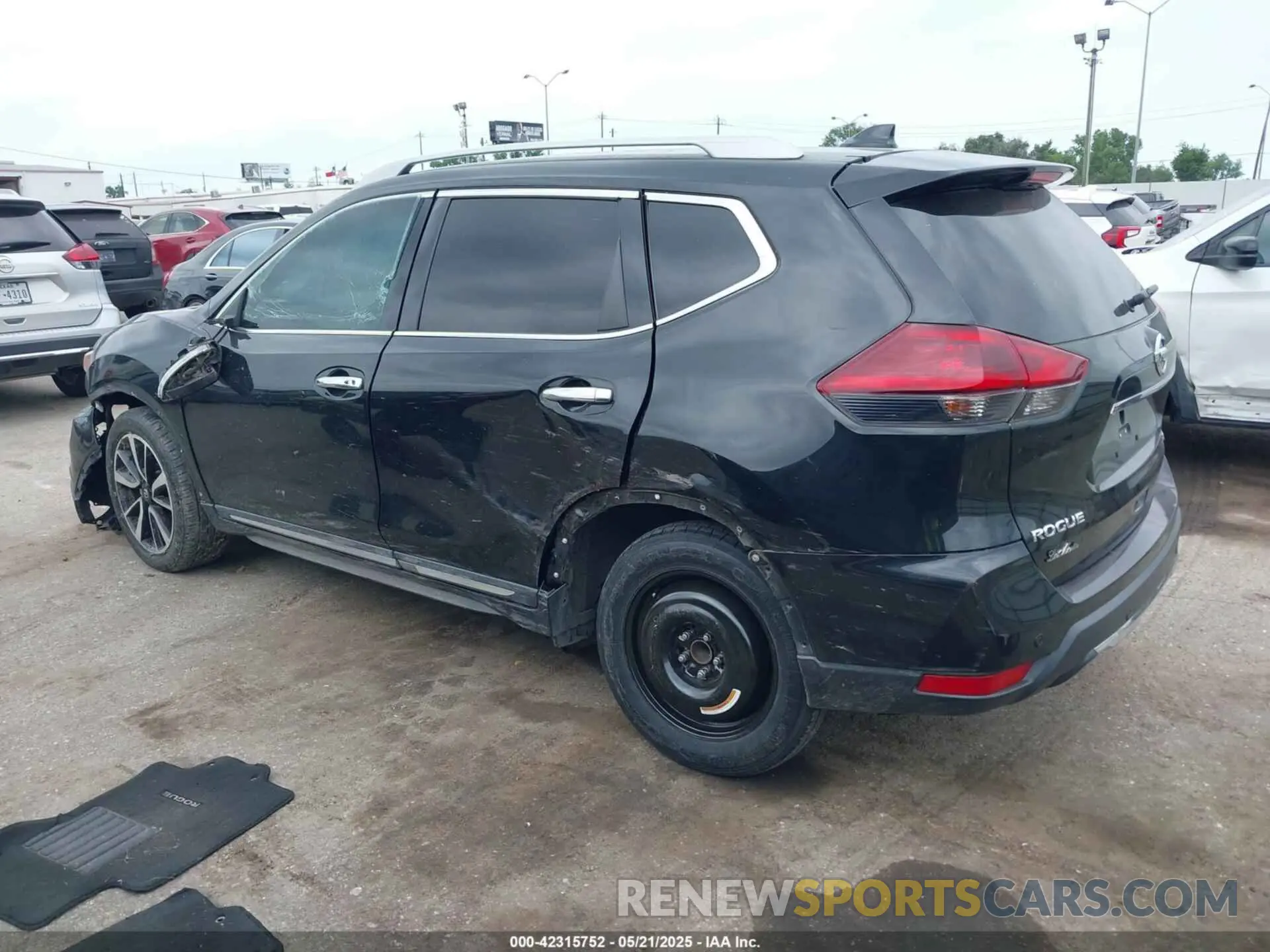 3 Photograph of a damaged car 5N1AT2MTXLC738768 NISSAN ROGUE 2020